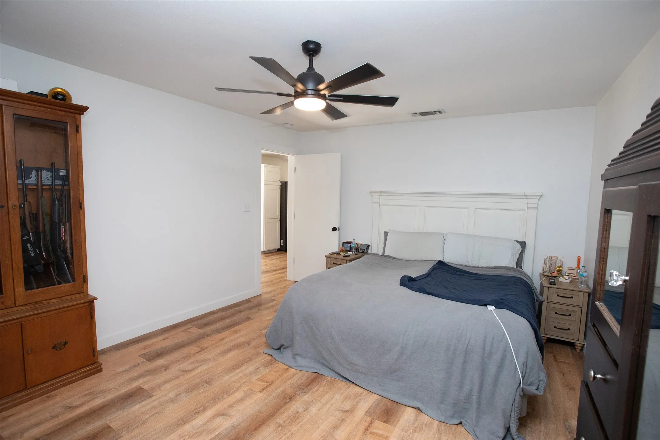 Single Family Residence For Sale in Young County , 481 Lower Tonk Valley Road, Graham, Texas 76450, 3 Bedroom, 2 Bathroom, Garage spaces, 1,783 Sqft, built in 1980, mls#21397269, Real Estate Agent in Graham, Homes For Sale in Young county, Homes For Sale in Graham, Realtor in Graham Texas, Real Estate Brokerage Independent Realty Texas, Luminita Cordes Realtor