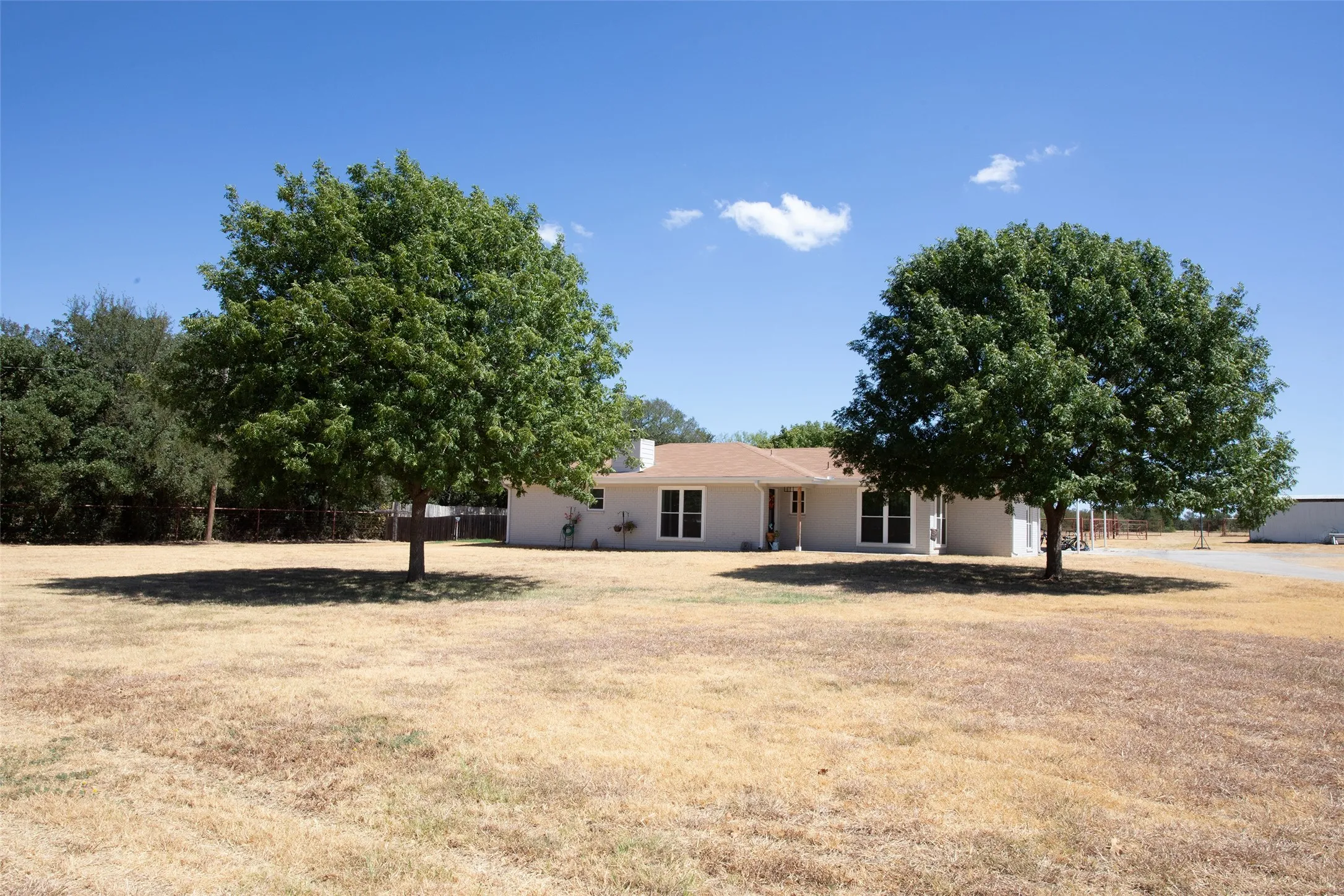 Single Family Residence For Sale in Young County , 481 Lower Tonk Valley Road, Graham, Texas 76450, 3 Bedroom, 2 Bathroom, Garage spaces, 1,783 Sqft, built in 1980, mls#21397269, Real Estate Agent in Graham, Homes For Sale in Young county, Homes For Sale in Graham, Realtor in Graham Texas, Real Estate Brokerage Independent Realty Texas, Luminita Cordes Realtor