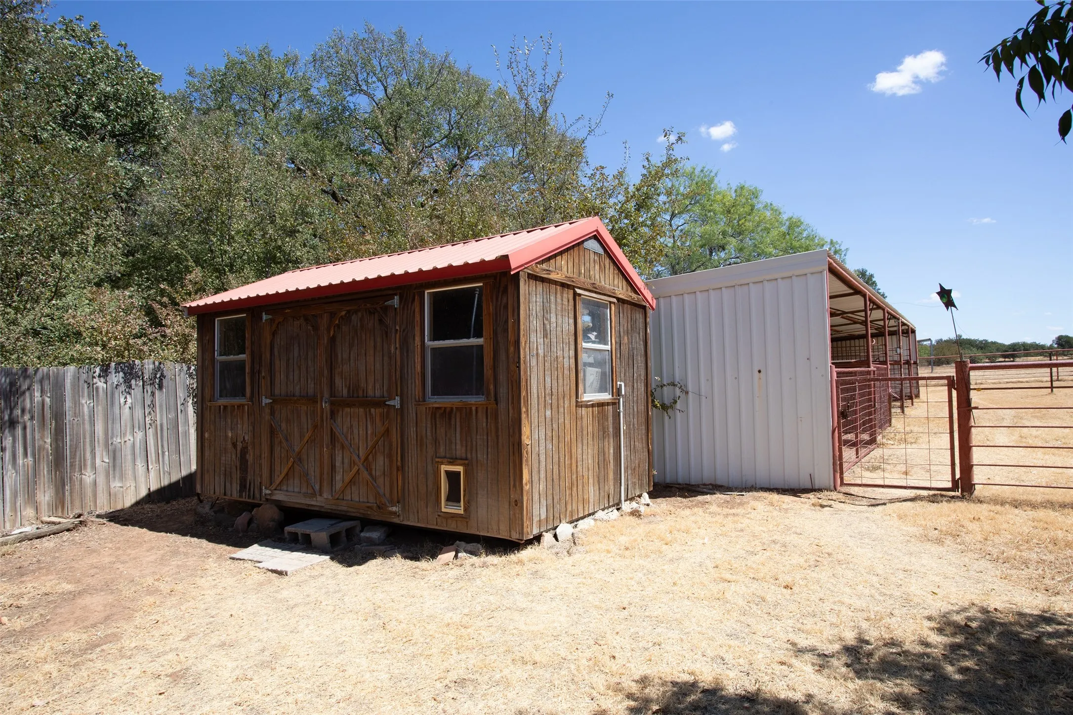 Single Family Residence For Sale in Young County , 481 Lower Tonk Valley Road, Graham, Texas 76450, 3 Bedroom, 2 Bathroom, Garage spaces, 1,783 Sqft, built in 1980, mls#21397269, Real Estate Agent in Graham, Homes For Sale in Young county, Homes For Sale in Graham, Realtor in Graham Texas, Real Estate Brokerage Independent Realty Texas, Luminita Cordes Realtor
