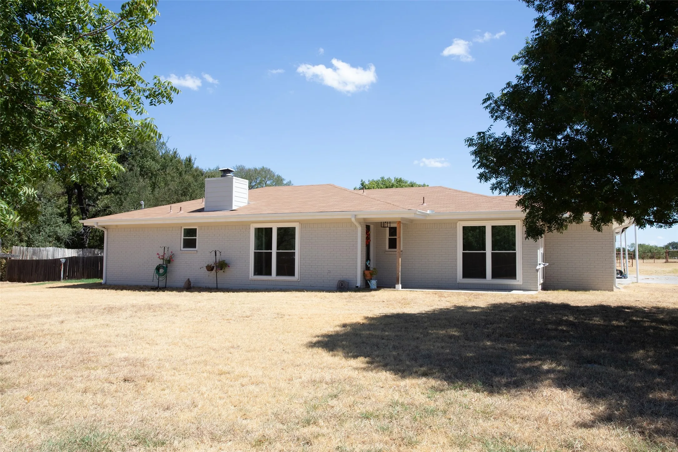 Single Family Residence For Sale in Young County , 481 Lower Tonk Valley Road, Graham, Texas 76450, 3 Bedroom, 2 Bathroom, Garage spaces, 1,783 Sqft, built in 1980, mls#21397269, Real Estate Agent in Graham, Homes For Sale in Young county, Homes For Sale in Graham, Realtor in Graham Texas, Real Estate Brokerage Independent Realty Texas, Luminita Cordes Realtor