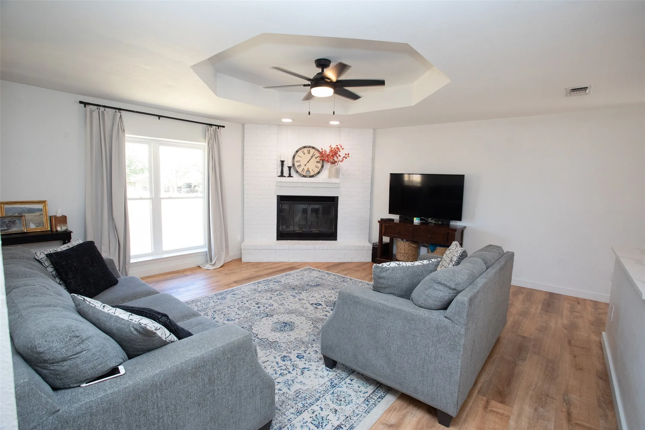 Single Family Residence For Sale in Young County , 481 Lower Tonk Valley Road, Graham, Texas 76450, 3 Bedroom, 2 Bathroom, Garage spaces, 1,783 Sqft, built in 1980, mls#21397269, Real Estate Agent in Graham, Homes For Sale in Young county, Homes For Sale in Graham, Realtor in Graham Texas, Real Estate Brokerage Independent Realty Texas, Luminita Cordes Realtor