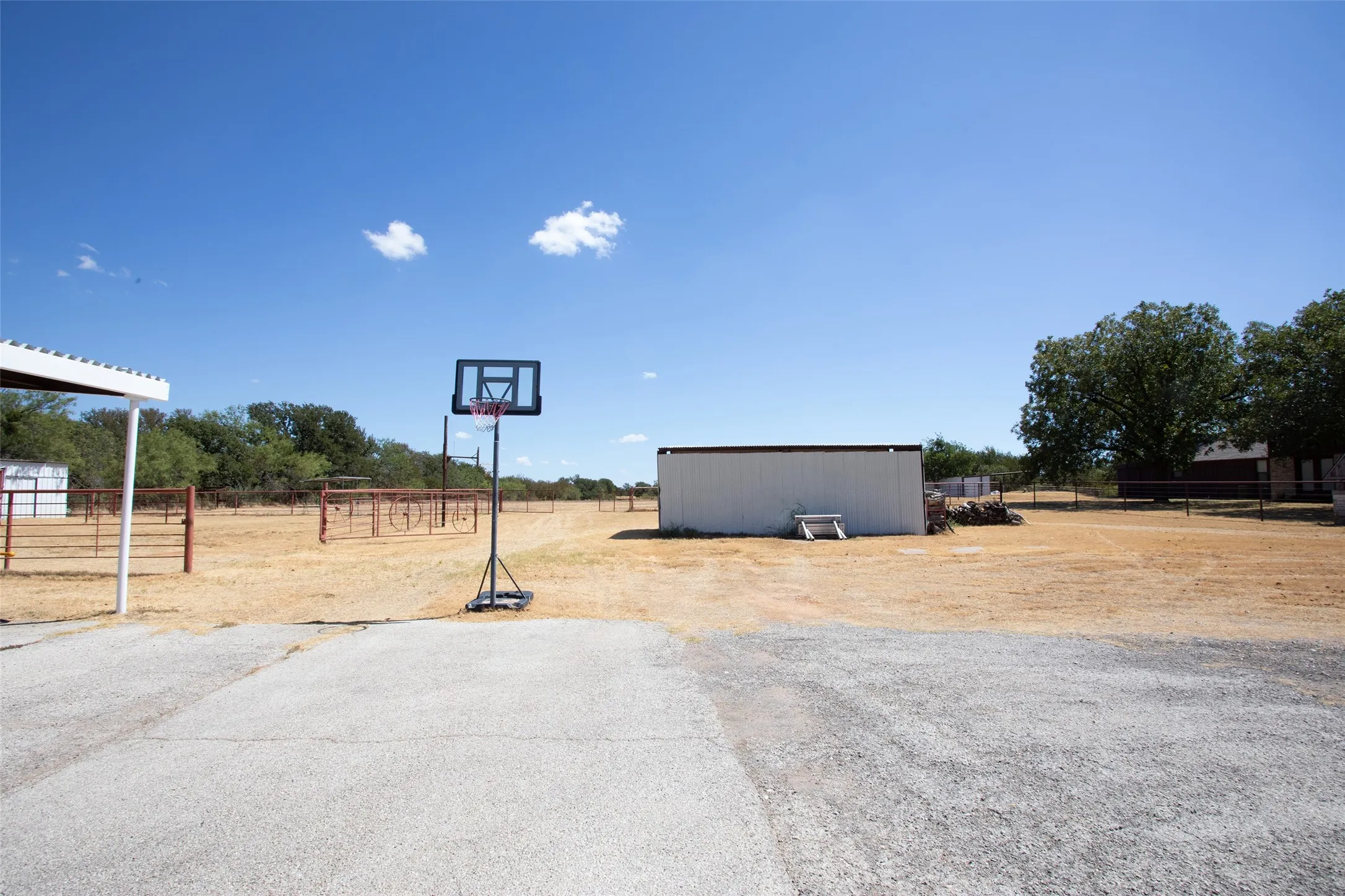 Single Family Residence For Sale in Young County , 481 Lower Tonk Valley Road, Graham, Texas 76450, 3 Bedroom, 2 Bathroom, Garage spaces, 1,783 Sqft, built in 1980, mls#21397269, Real Estate Agent in Graham, Homes For Sale in Young county, Homes For Sale in Graham, Realtor in Graham Texas, Real Estate Brokerage Independent Realty Texas, Luminita Cordes Realtor