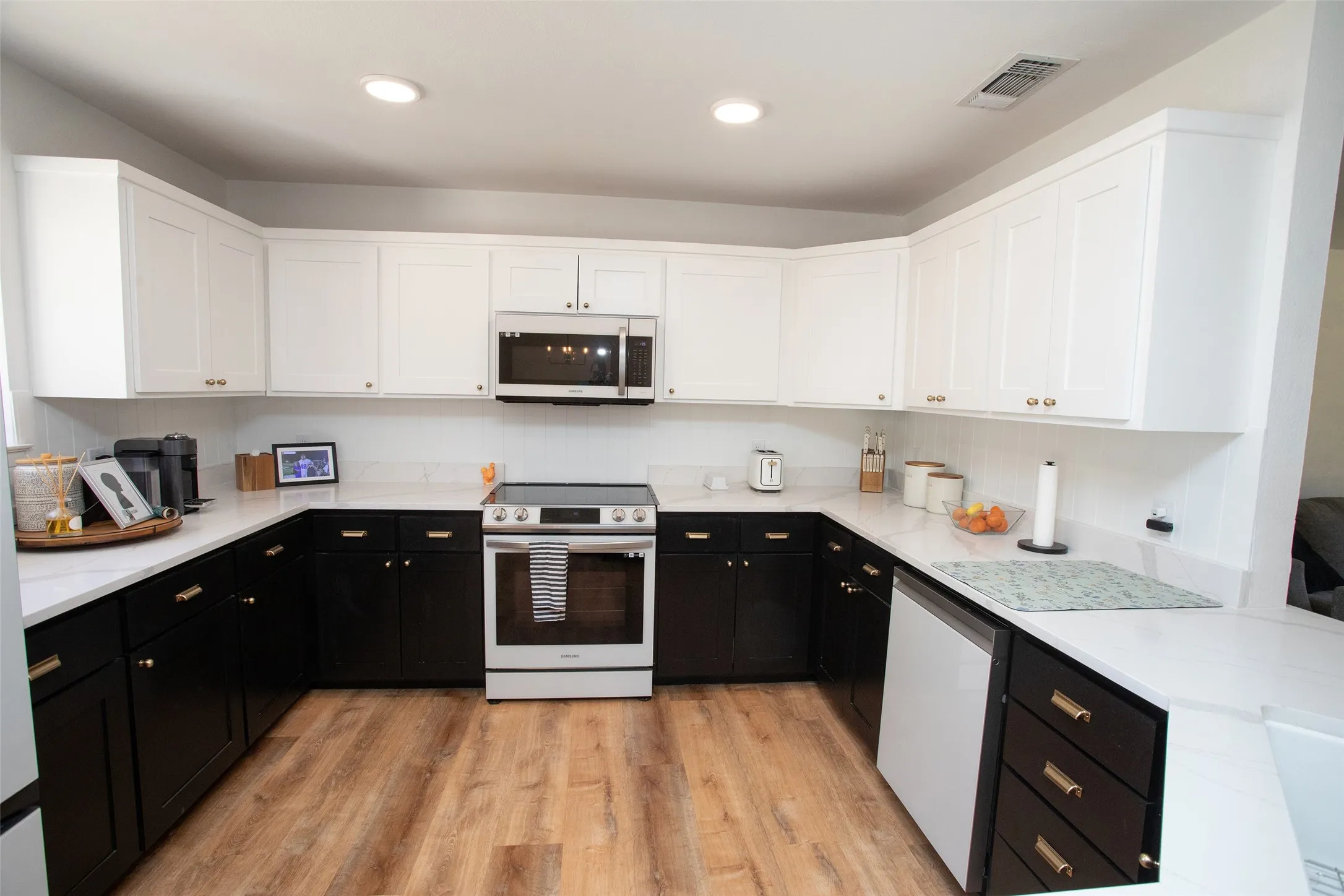 Single Family Residence For Sale in Young County , 481 Lower Tonk Valley Road, Graham, Texas 76450, 3 Bedroom, 2 Bathroom, Garage spaces, 1,783 Sqft, built in 1980, mls#21397269, Real Estate Agent in Graham, Homes For Sale in Young county, Homes For Sale in Graham, Realtor in Graham Texas, Real Estate Brokerage Independent Realty Texas, Luminita Cordes Realtor