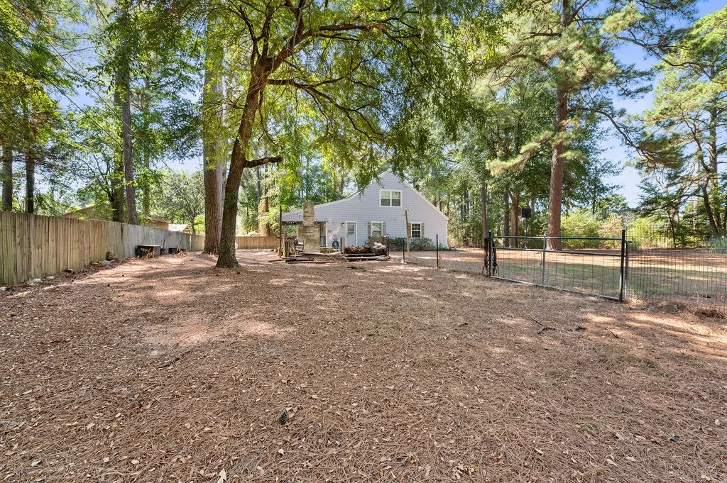 Single Family Residence For Sale in Wood County , 475 County Road 2119, Quitman, Texas 75783, 3 Bedroom, 3 Bathroom, Garage spaces, 1,859 Sqft, built in 1985, mls#21397291, Real Estate Agent in Quitman, Homes For Sale in Wood county, Homes For Sale in Quitman, Realtor in Quitman Texas, Real Estate Brokerage Independent Realty Texas, Luminita Cordes Realtor