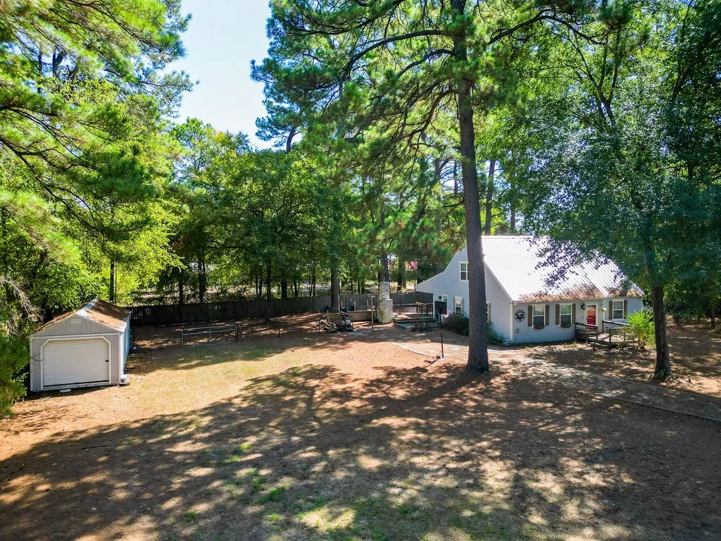 Single Family Residence For Sale in Wood County , 475 County Road 2119, Quitman, Texas 75783, 3 Bedroom, 3 Bathroom, Garage spaces, 1,859 Sqft, built in 1985, mls#21397291, Real Estate Agent in Quitman, Homes For Sale in Wood county, Homes For Sale in Quitman, Realtor in Quitman Texas, Real Estate Brokerage Independent Realty Texas, Luminita Cordes Realtor