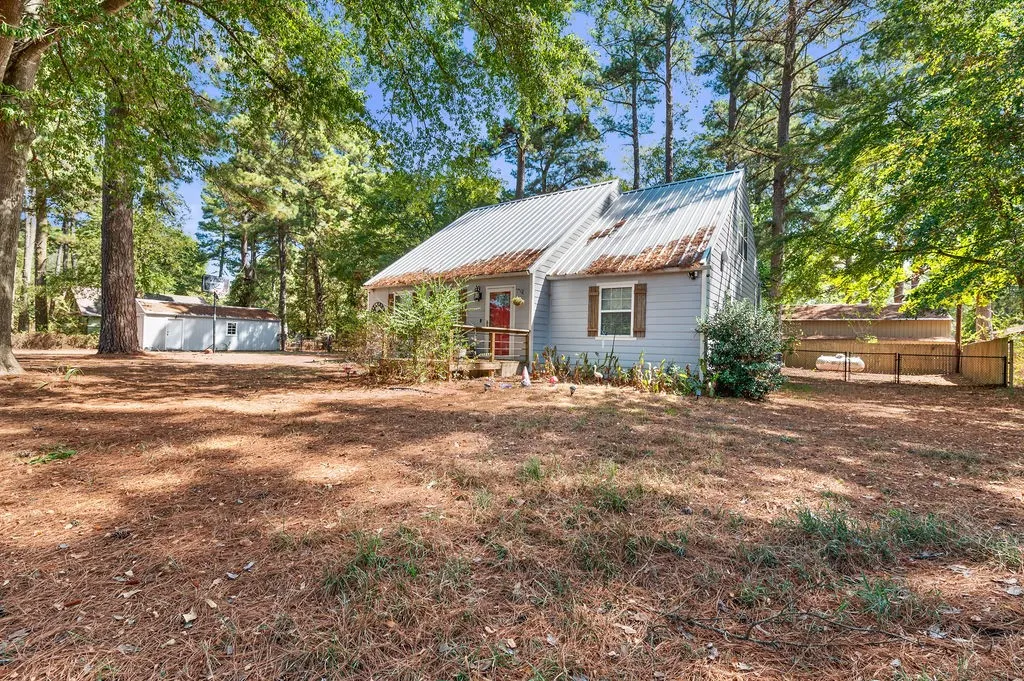 Single Family Residence For Sale in Wood County , 475 County Road 2119, Quitman, Texas 75783, 3 Bedroom, 3 Bathroom, Garage spaces, 1,859 Sqft, built in 1985, mls#21397291, Real Estate Agent in Quitman, Homes For Sale in Wood county, Homes For Sale in Quitman, Realtor in Quitman Texas, Real Estate Brokerage Independent Realty Texas, Luminita Cordes Realtor