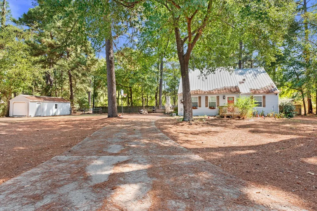 Single Family Residence For Sale in Wood County , 475 County Road 2119, Quitman, Texas 75783, 3 Bedroom, 3 Bathroom, Garage spaces, 1,859 Sqft, built in 1985, mls#21397291, Real Estate Agent in Quitman, Homes For Sale in Wood county, Homes For Sale in Quitman, Realtor in Quitman Texas, Real Estate Brokerage Independent Realty Texas, Luminita Cordes Realtor