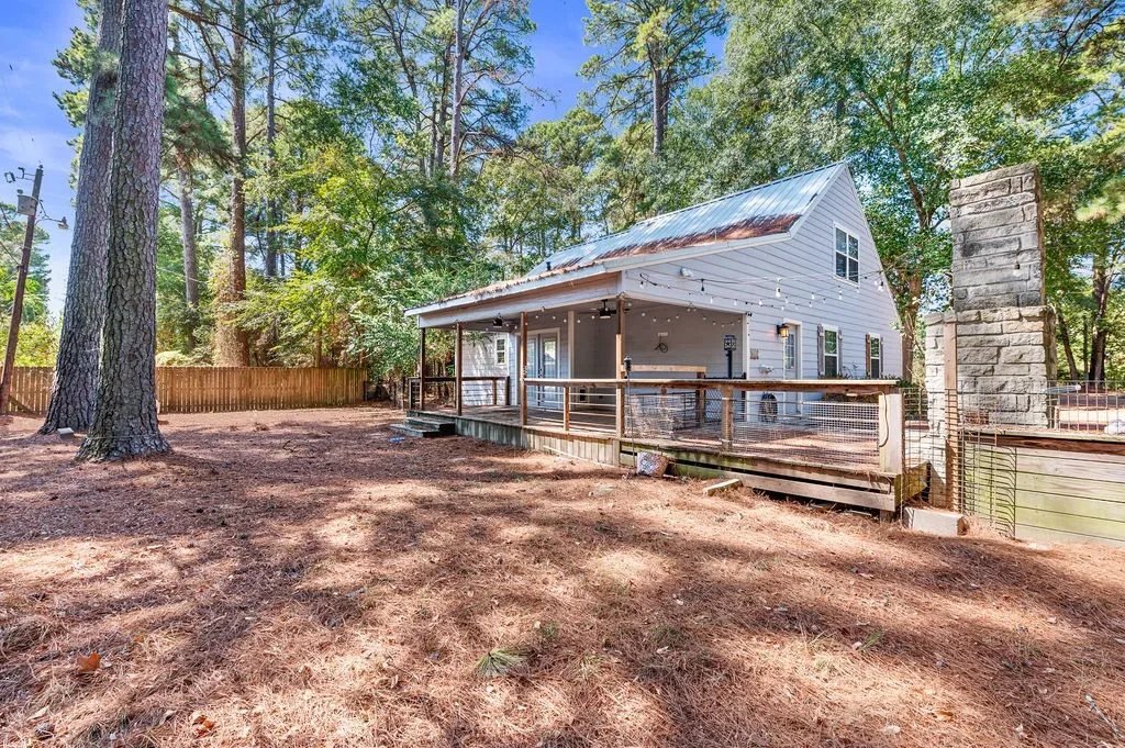 Single Family Residence For Sale in Wood County , 475 County Road 2119, Quitman, Texas 75783, 3 Bedroom, 3 Bathroom, Garage spaces, 1,859 Sqft, built in 1985, mls#21397291, Real Estate Agent in Quitman, Homes For Sale in Wood county, Homes For Sale in Quitman, Realtor in Quitman Texas, Real Estate Brokerage Independent Realty Texas, Luminita Cordes Realtor