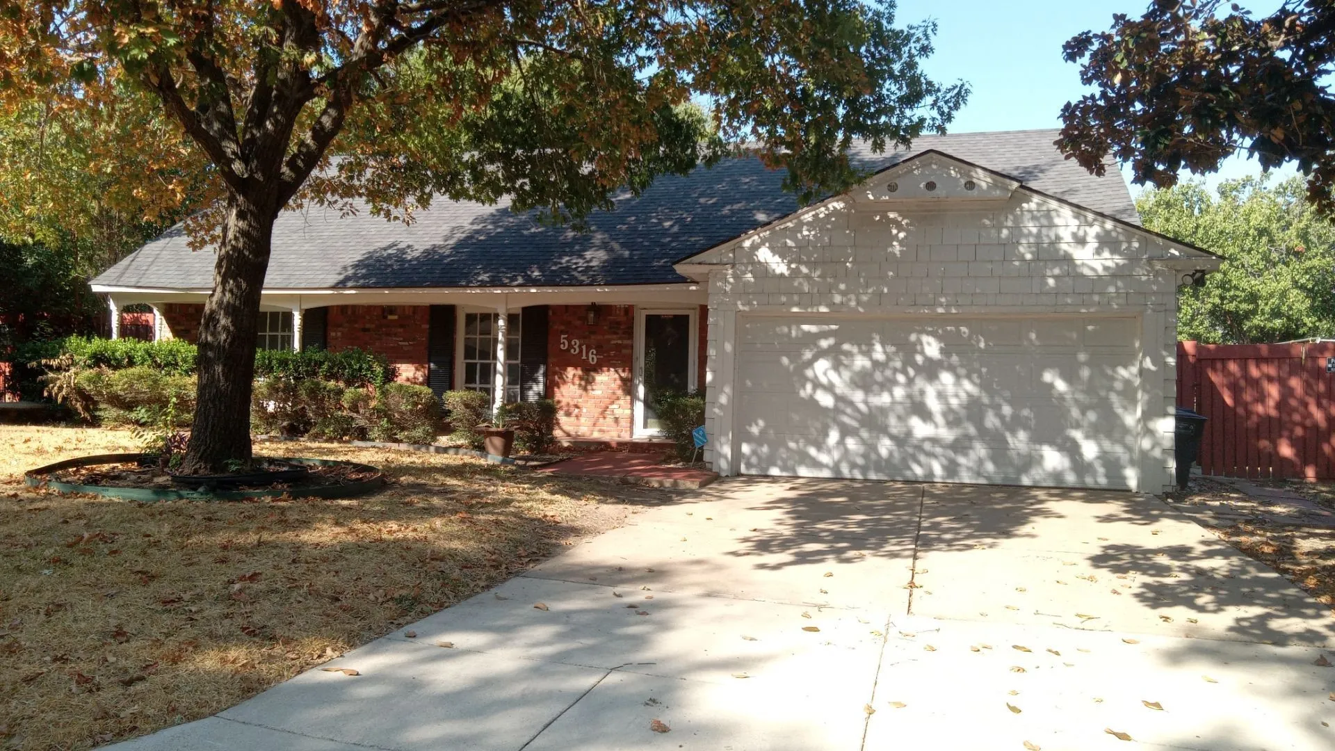 Single Family Residence For Sale in Tarrant County , 5316 Garrick Avenue, Fort Worth, Texas 76133, 3 Bedroom, 2 Bathroom, 2 Garage spaces, 1,526 Sqft, built in 1958, mls#21397293, Real Estate Agent in Fort Worth, Homes For Sale in Tarrant county, Homes For Sale in Fort Worth, Realtor in Fort Worth Texas, Real Estate Brokerage Independent Realty Texas, Luminita Cordes Realtor