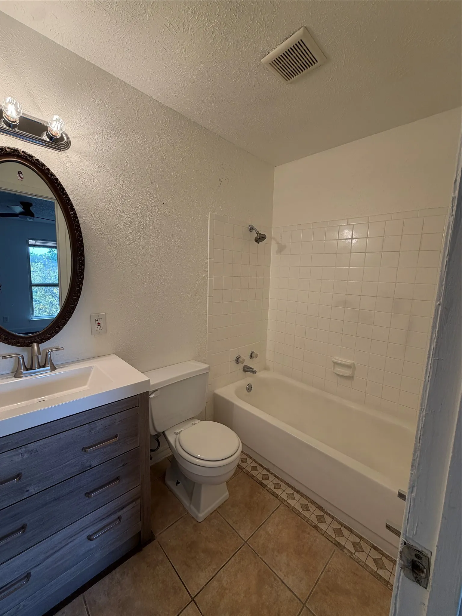 Townhouse For Rent in Dallas County , 536 Valley Park Drive, Garland, Texas 75043, 4 Bedroom, 3 Bathroom, 2 Garage spaces, 1,410 Sqft, built in 1973, mls#21397295, Real Estate Agent in Garland, Homes For Rent in Dallas county, Homes For Rent in Garland, Realtor in Garland Texas, Real Estate Brokerage Independent Realty Texas, Luminita Cordes Realtor