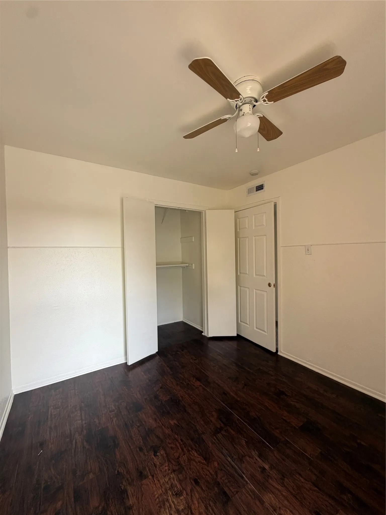 Townhouse For Rent in Dallas County , 536 Valley Park Drive, Garland, Texas 75043, 4 Bedroom, 3 Bathroom, 2 Garage spaces, 1,410 Sqft, built in 1973, mls#21397295, Real Estate Agent in Garland, Homes For Rent in Dallas county, Homes For Rent in Garland, Realtor in Garland Texas, Real Estate Brokerage Independent Realty Texas, Luminita Cordes Realtor