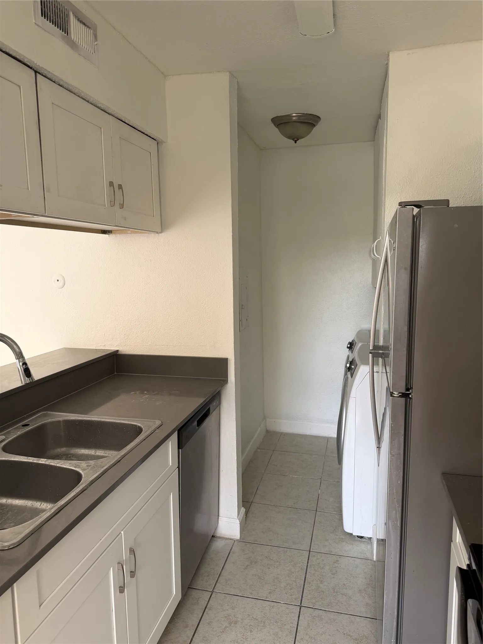 Townhouse For Rent in Dallas County , 536 Valley Park Drive, Garland, Texas 75043, 4 Bedroom, 3 Bathroom, 2 Garage spaces, 1,410 Sqft, built in 1973, mls#21397295, Real Estate Agent in Garland, Homes For Rent in Dallas county, Homes For Rent in Garland, Realtor in Garland Texas, Real Estate Brokerage Independent Realty Texas, Luminita Cordes Realtor