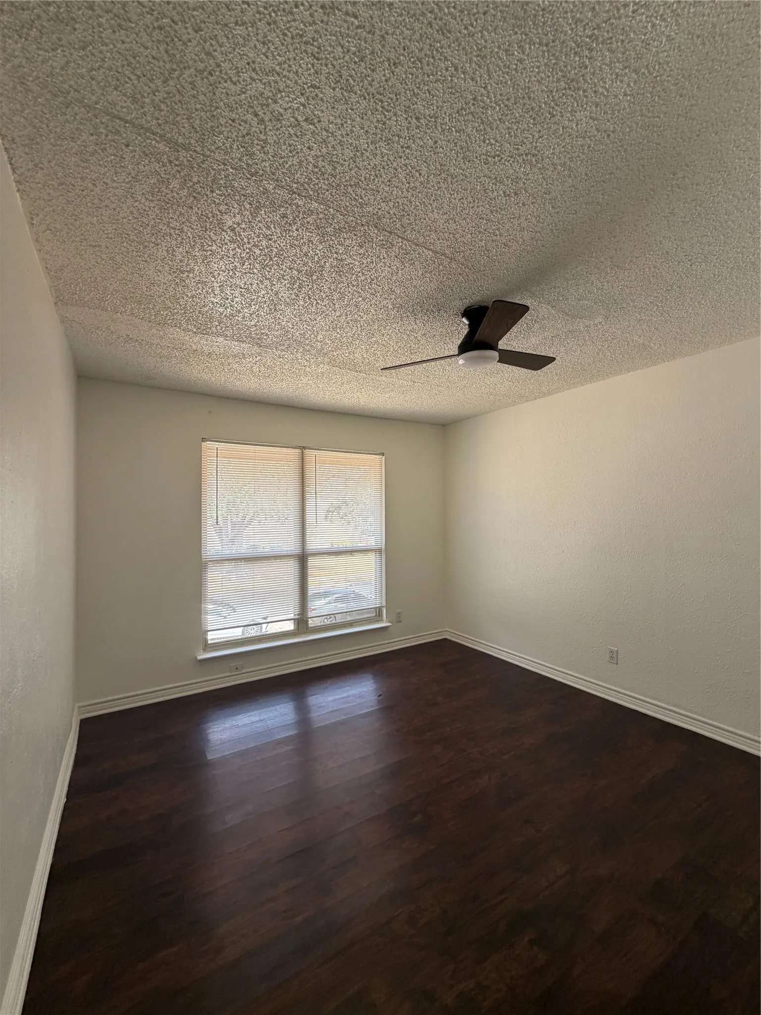 Townhouse For Rent in Dallas County , 536 Valley Park Drive, Garland, Texas 75043, 4 Bedroom, 3 Bathroom, 2 Garage spaces, 1,410 Sqft, built in 1973, mls#21397295, Real Estate Agent in Garland, Homes For Rent in Dallas county, Homes For Rent in Garland, Realtor in Garland Texas, Real Estate Brokerage Independent Realty Texas, Luminita Cordes Realtor