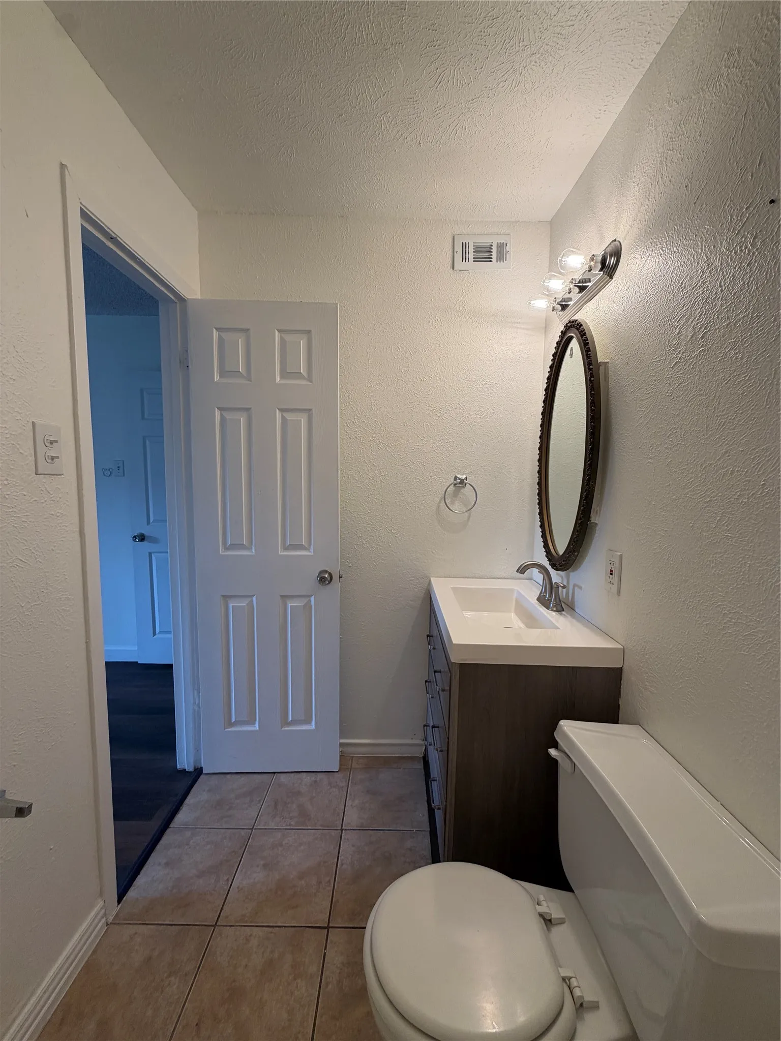 Townhouse For Rent in Dallas County , 536 Valley Park Drive, Garland, Texas 75043, 4 Bedroom, 3 Bathroom, 2 Garage spaces, 1,410 Sqft, built in 1973, mls#21397295, Real Estate Agent in Garland, Homes For Rent in Dallas county, Homes For Rent in Garland, Realtor in Garland Texas, Real Estate Brokerage Independent Realty Texas, Luminita Cordes Realtor