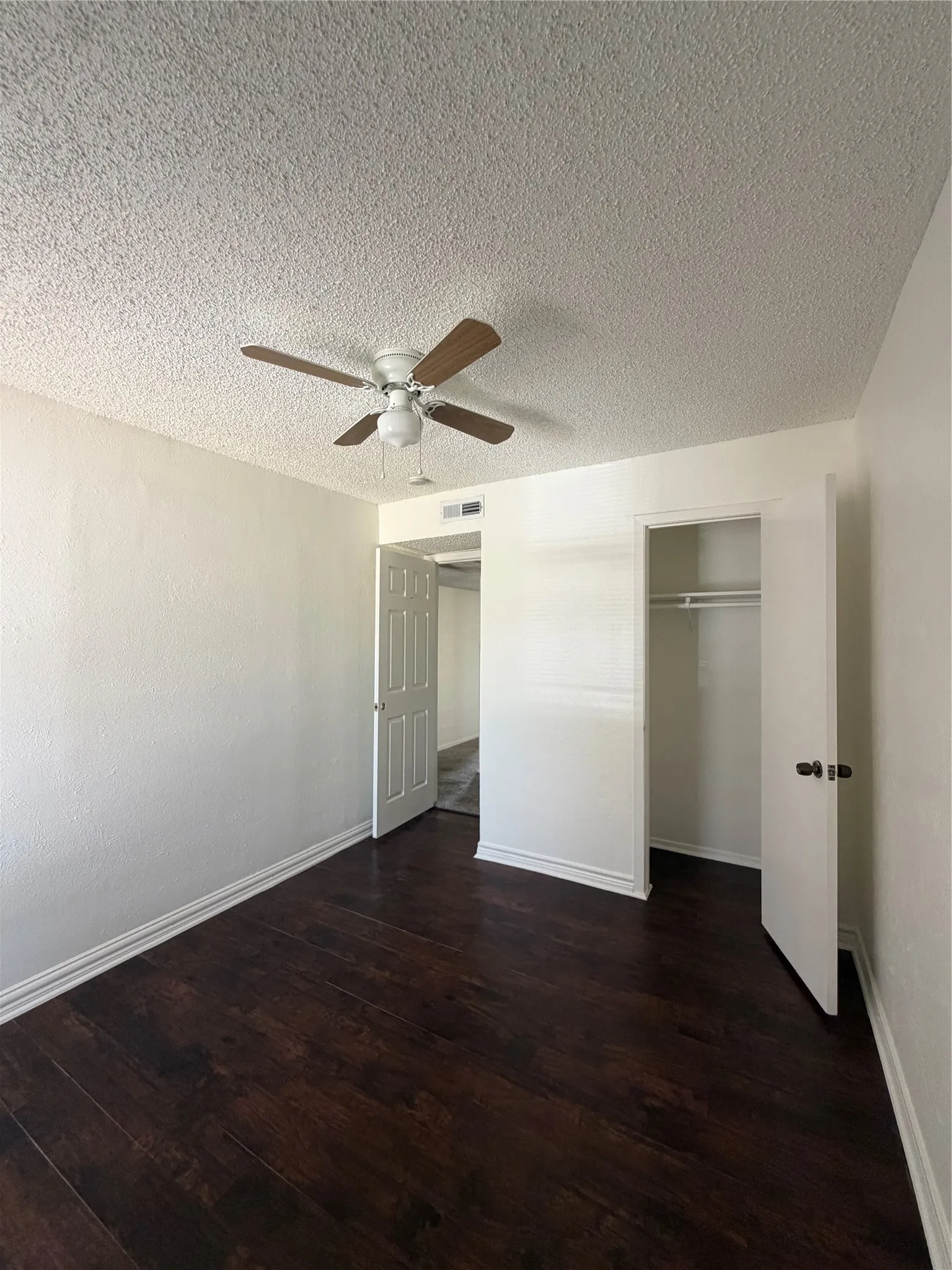 Townhouse For Rent in Dallas County , 536 Valley Park Drive, Garland, Texas 75043, 4 Bedroom, 3 Bathroom, 2 Garage spaces, 1,410 Sqft, built in 1973, mls#21397295, Real Estate Agent in Garland, Homes For Rent in Dallas county, Homes For Rent in Garland, Realtor in Garland Texas, Real Estate Brokerage Independent Realty Texas, Luminita Cordes Realtor
