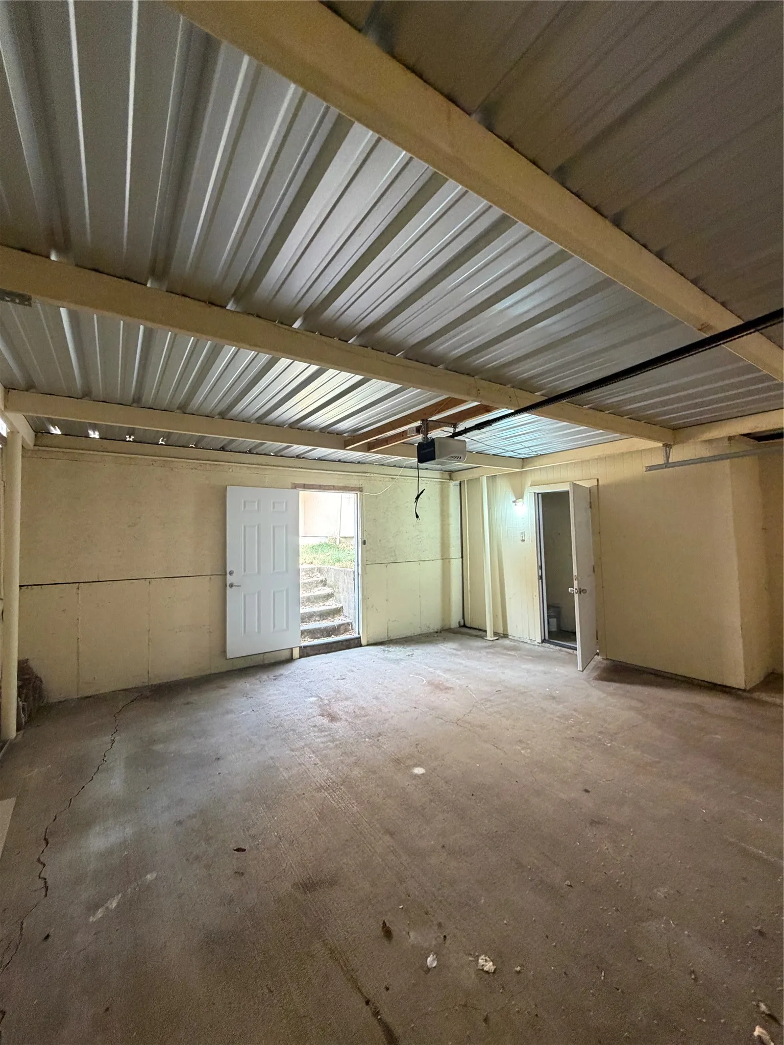 Townhouse For Rent in Dallas County , 536 Valley Park Drive, Garland, Texas 75043, 4 Bedroom, 3 Bathroom, 2 Garage spaces, 1,410 Sqft, built in 1973, mls#21397295, Real Estate Agent in Garland, Homes For Rent in Dallas county, Homes For Rent in Garland, Realtor in Garland Texas, Real Estate Brokerage Independent Realty Texas, Luminita Cordes Realtor