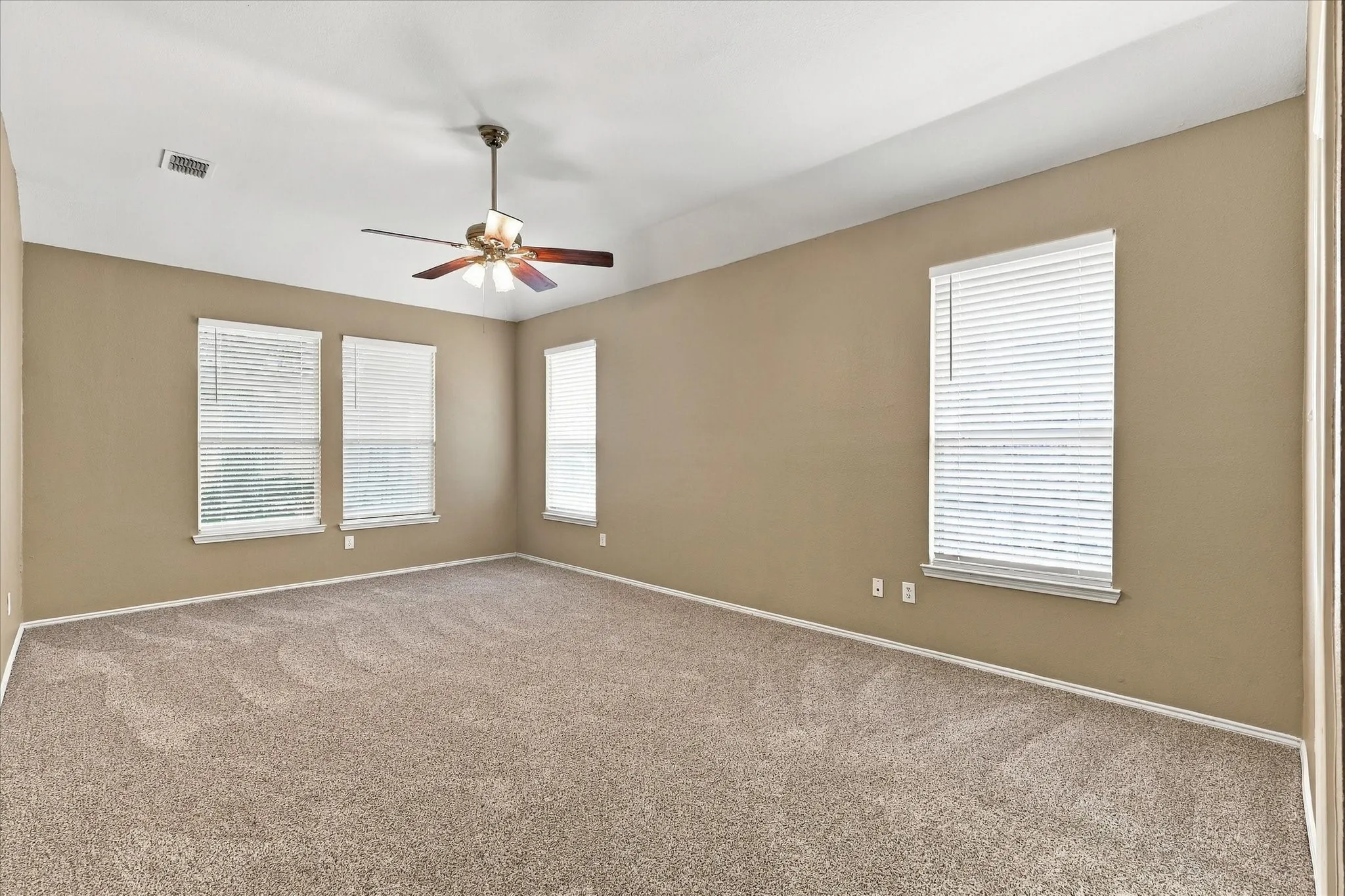 Single Family Residence For Sale in Denton County , 304 Patricia Lane, Highland Village, Texas 75077, 4 Bedroom, 3 Bathroom, 2 Garage spaces, 3,012 Sqft, built in 1997, mls#21397297, Real Estate Agent in Highland Village, Homes For Sale in Denton county, Homes For Sale in Highland Village, Realtor in Highland Village Texas, Real Estate Brokerage Independent Realty Texas, Luminita Cordes Realtor