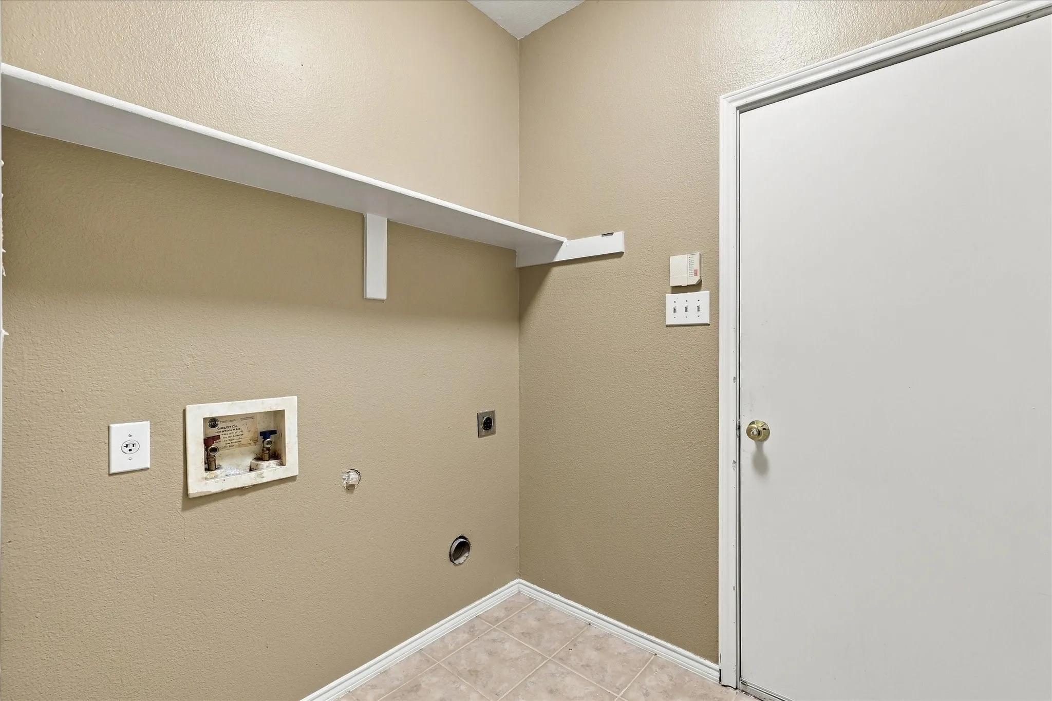 Single Family Residence For Sale in Denton County , 304 Patricia Lane, Highland Village, Texas 75077, 4 Bedroom, 3 Bathroom, 2 Garage spaces, 3,012 Sqft, built in 1997, mls#21397297, Real Estate Agent in Highland Village, Homes For Sale in Denton county, Homes For Sale in Highland Village, Realtor in Highland Village Texas, Real Estate Brokerage Independent Realty Texas, Luminita Cordes Realtor