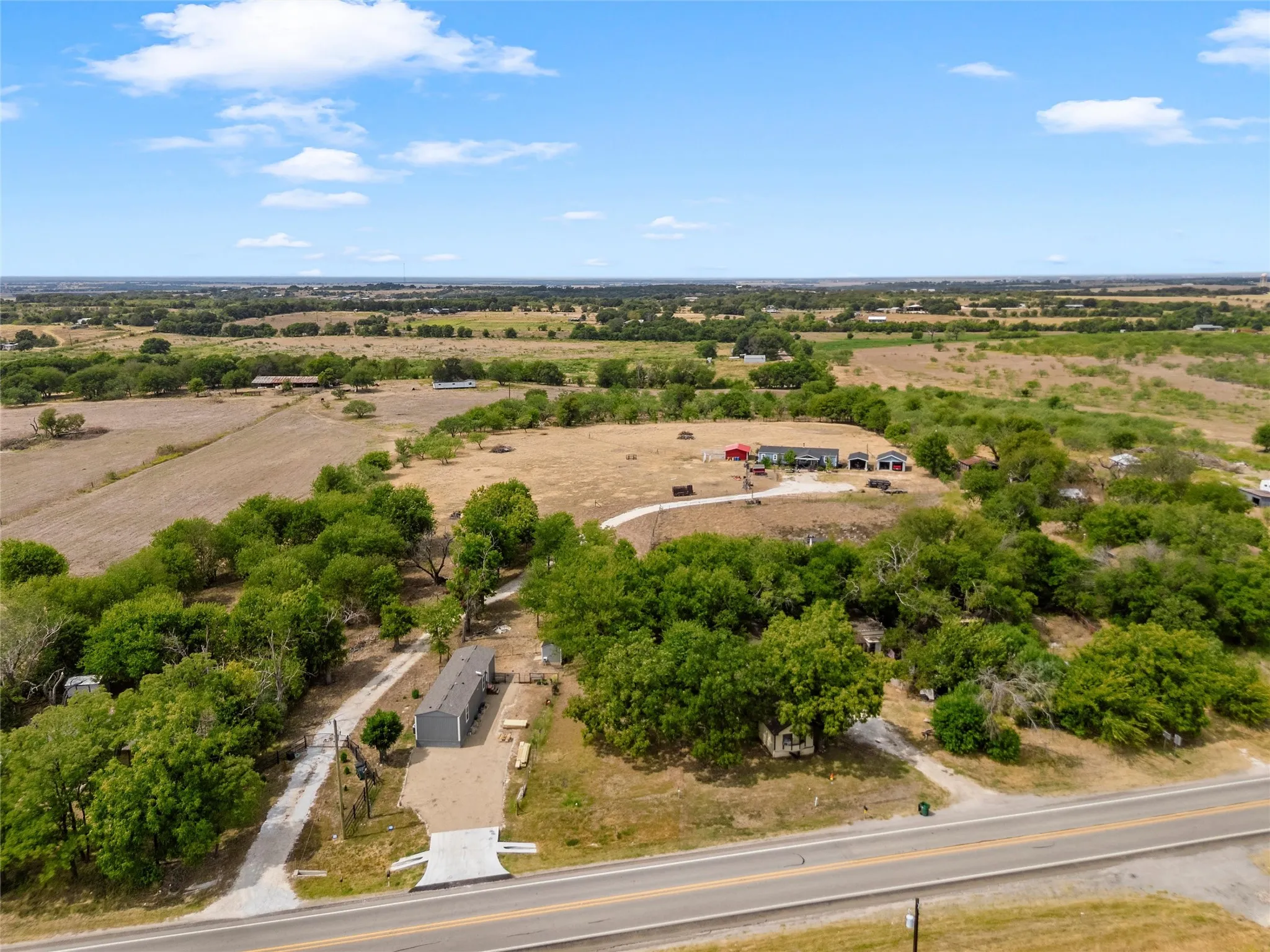 Manufactured Home For Sale in Mc Lennan County , 9312 S Lone Star Parkway, Moody, Texas 76557, 3 Bedroom, 2 Bathroom, 3 Garage spaces, 1,680 Sqft, built in 1991, mls#21397286, Real Estate Agent in Moody, Homes For Sale in Mc Lennan county, Homes For Sale in Moody, Realtor in Moody Texas, Real Estate Brokerage Independent Realty Texas, Luminita Cordes Realtor