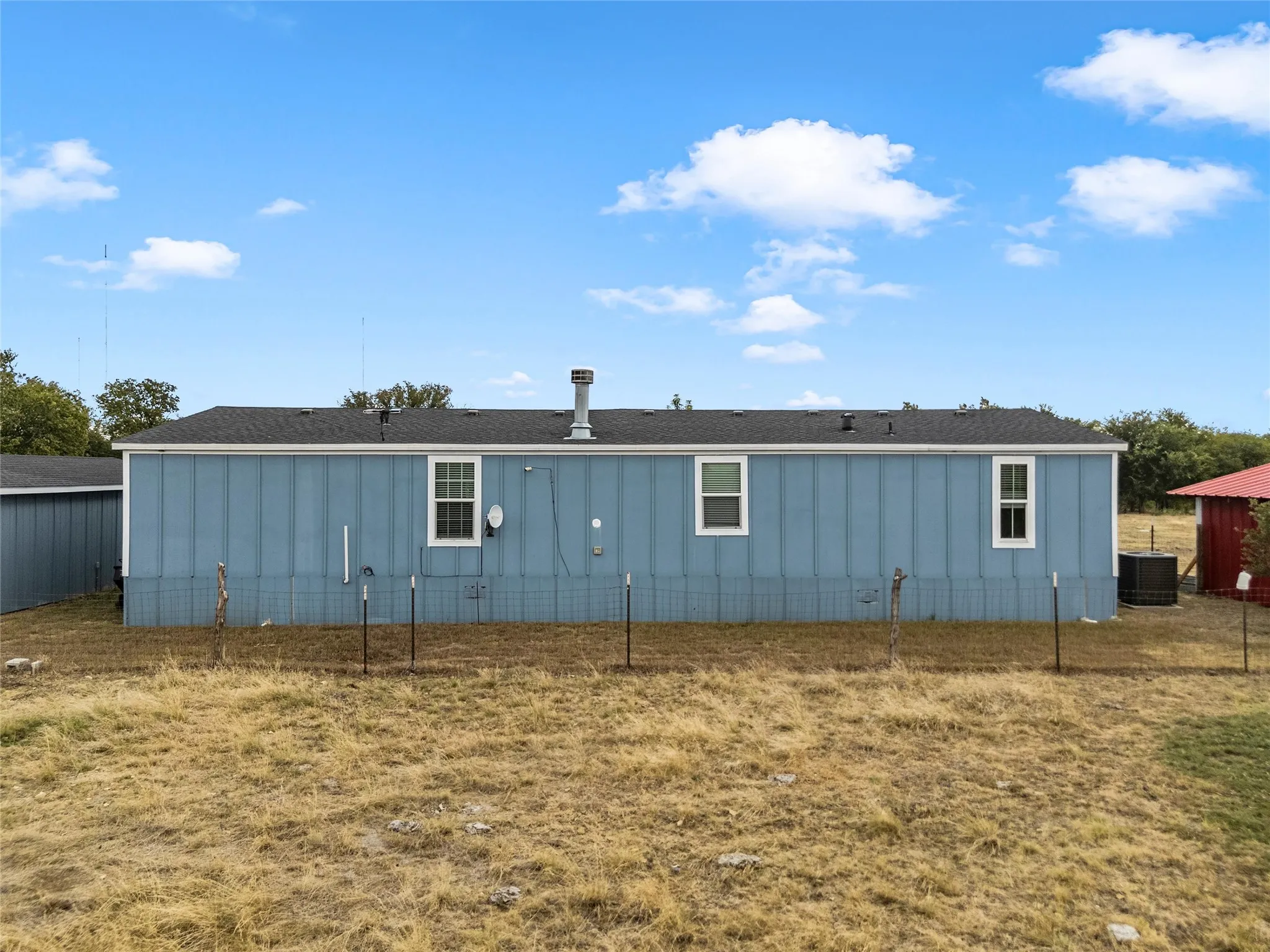 Manufactured Home For Sale in Mc Lennan County , 9312 S Lone Star Parkway, Moody, Texas 76557, 3 Bedroom, 2 Bathroom, 3 Garage spaces, 1,680 Sqft, built in 1991, mls#21397286, Real Estate Agent in Moody, Homes For Sale in Mc Lennan county, Homes For Sale in Moody, Realtor in Moody Texas, Real Estate Brokerage Independent Realty Texas, Luminita Cordes Realtor