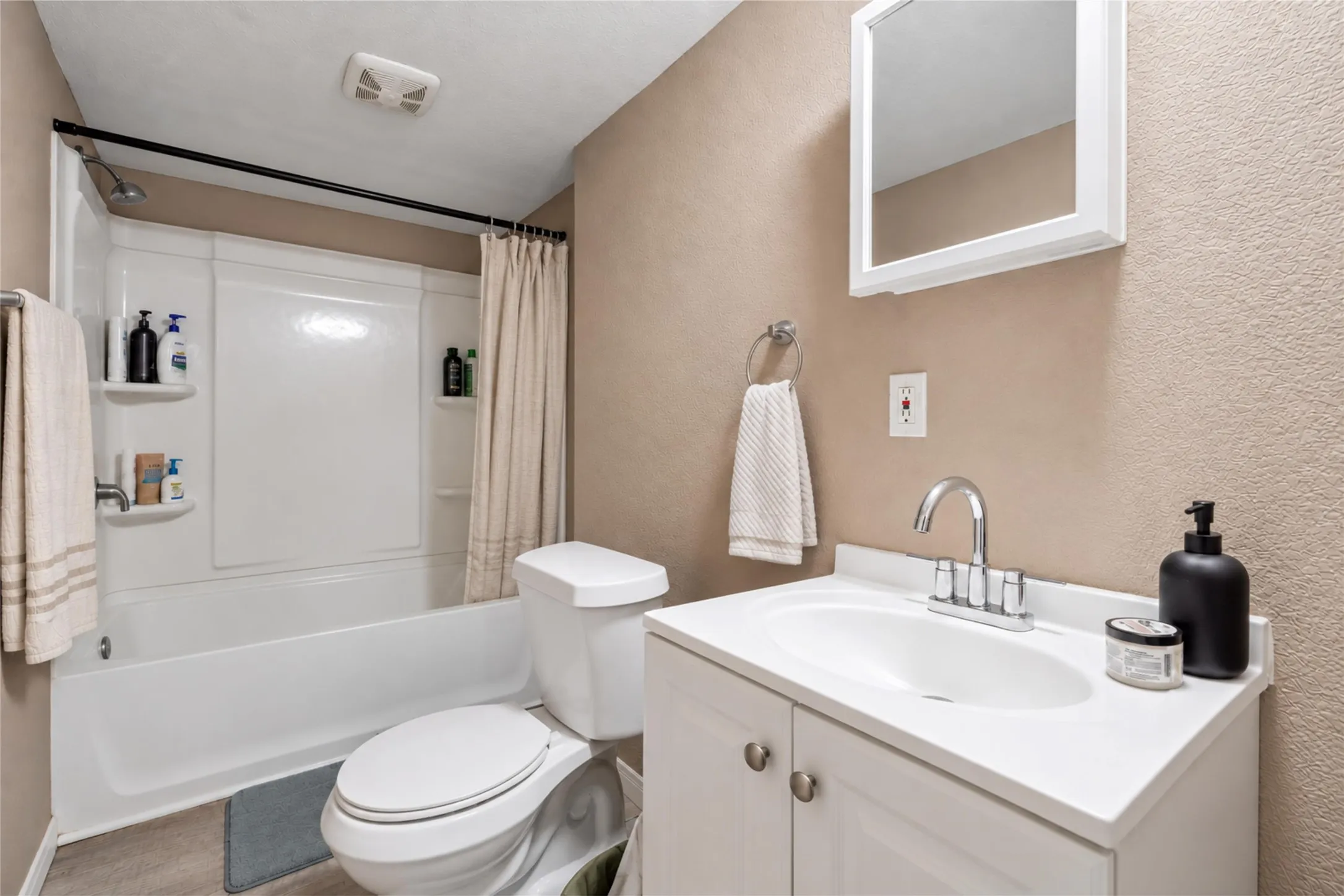 Manufactured Home For Sale in Mc Lennan County , 9312 S Lone Star Parkway, Moody, Texas 76557, 3 Bedroom, 2 Bathroom, 3 Garage spaces, 1,680 Sqft, built in 1991, mls#21397286, Real Estate Agent in Moody, Homes For Sale in Mc Lennan county, Homes For Sale in Moody, Realtor in Moody Texas, Real Estate Brokerage Independent Realty Texas, Luminita Cordes Realtor