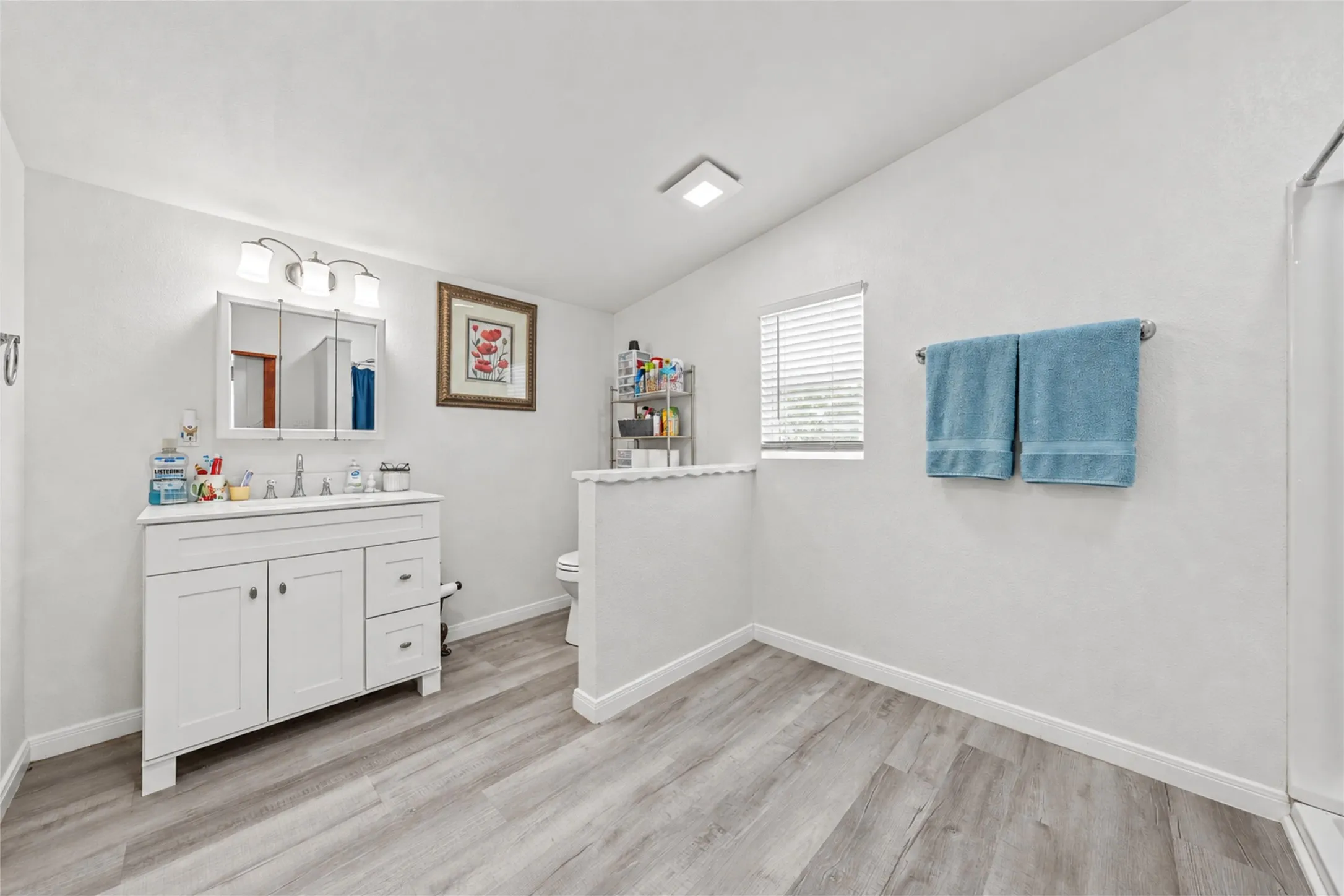 Manufactured Home For Sale in Mc Lennan County , 9312 S Lone Star Parkway, Moody, Texas 76557, 3 Bedroom, 2 Bathroom, 3 Garage spaces, 1,680 Sqft, built in 1991, mls#21397286, Real Estate Agent in Moody, Homes For Sale in Mc Lennan county, Homes For Sale in Moody, Realtor in Moody Texas, Real Estate Brokerage Independent Realty Texas, Luminita Cordes Realtor