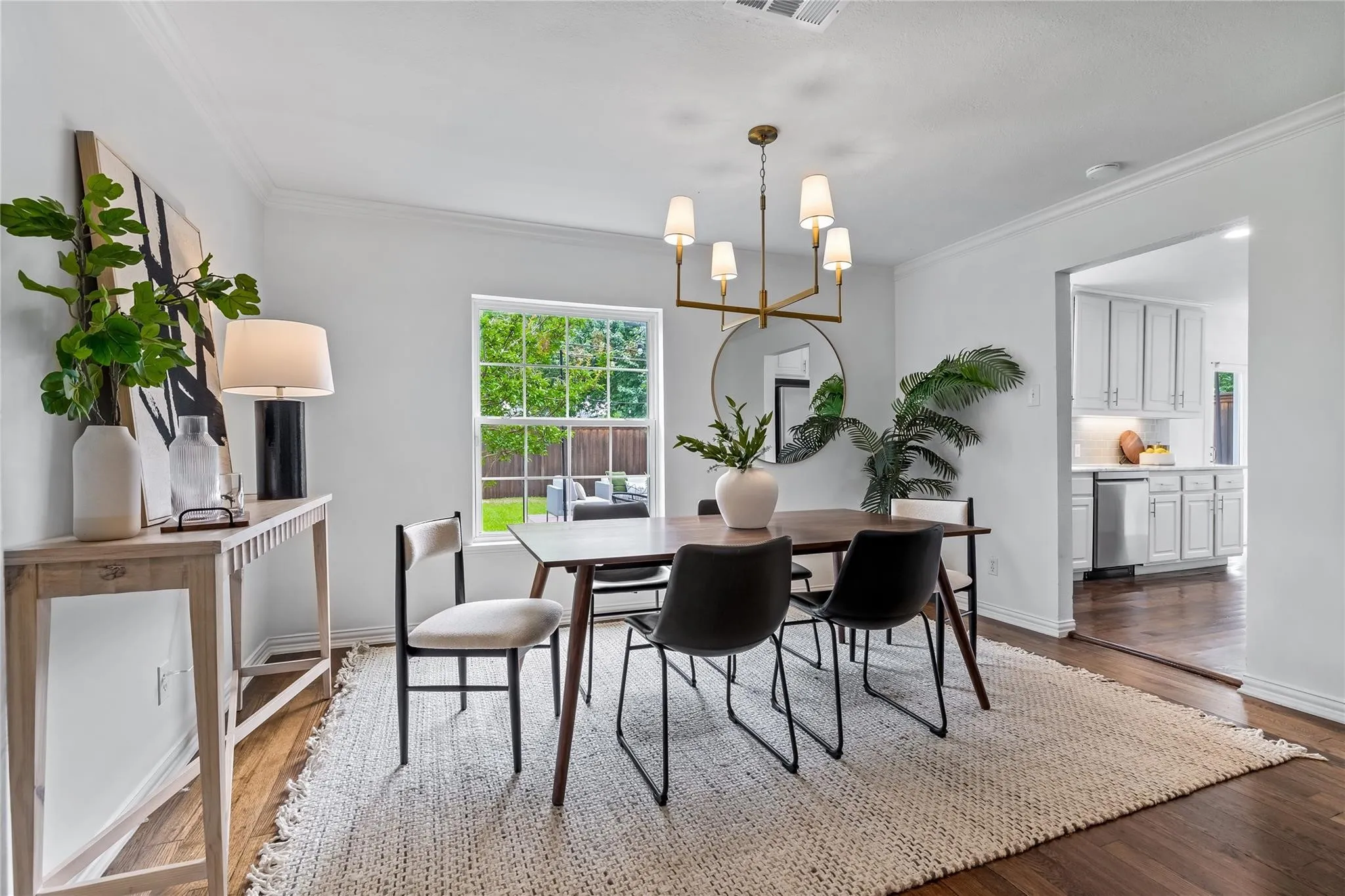 Single Family Residence For Rent in Dallas County , 5018 Wateka Drive, Dallas, Texas 75209, 2 Bedroom, 2 Bathroom, 2 Garage spaces, 1,412 Sqft, built in 1946, mls#21397305, Real Estate Agent in Dallas, Homes For Rent in Dallas county, Homes For Rent in Dallas, Realtor in Dallas Texas, Real Estate Brokerage Independent Realty Texas, Luminita Cordes Realtor