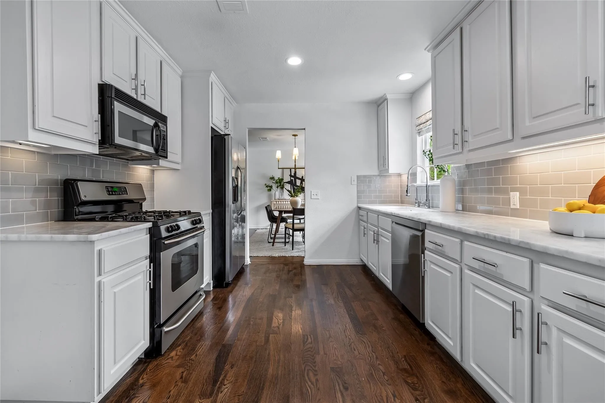 Single Family Residence For Rent in Dallas County , 5018 Wateka Drive, Dallas, Texas 75209, 2 Bedroom, 2 Bathroom, 2 Garage spaces, 1,412 Sqft, built in 1946, mls#21397305, Real Estate Agent in Dallas, Homes For Rent in Dallas county, Homes For Rent in Dallas, Realtor in Dallas Texas, Real Estate Brokerage Independent Realty Texas, Luminita Cordes Realtor