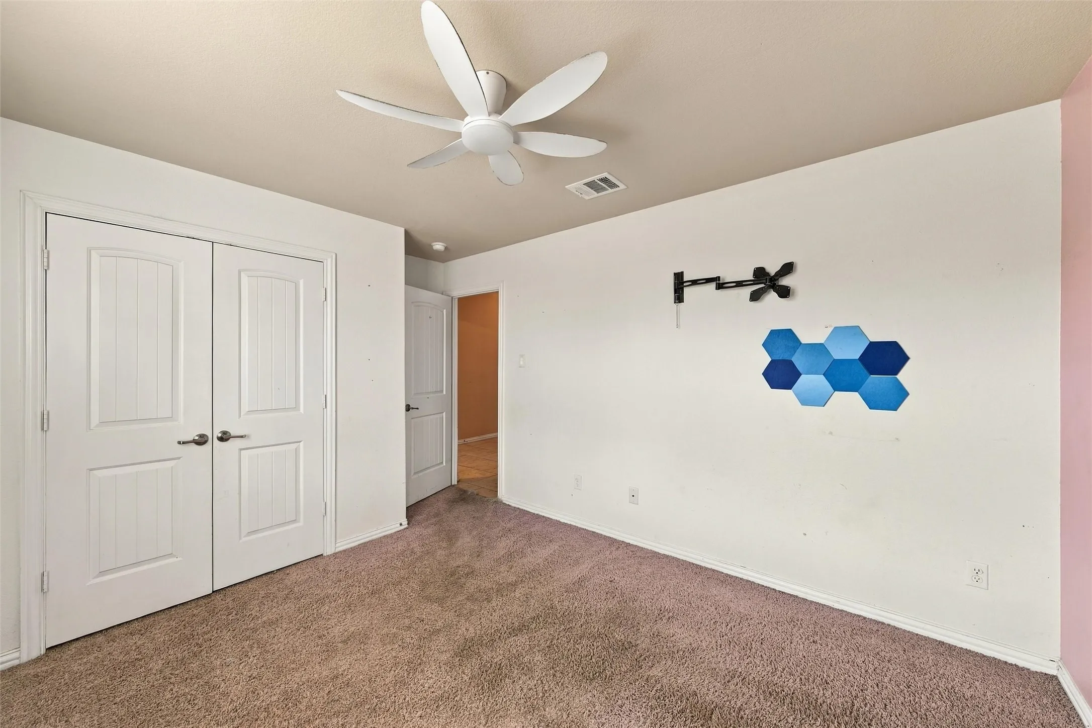 Single Family Residence For Sale in Mc Lennan County , 112 Oak Meadow Trail, Waco, Texas 76657, 4 Bedroom, 3 Bathroom, 2 Garage spaces, 2,271 Sqft, built in 2013, mls#21397135, Real Estate Agent in Waco, Homes For Sale in Mc Lennan county, Homes For Sale in Waco, Realtor in Waco Texas, Real Estate Brokerage Independent Realty Texas, Luminita Cordes Realtor