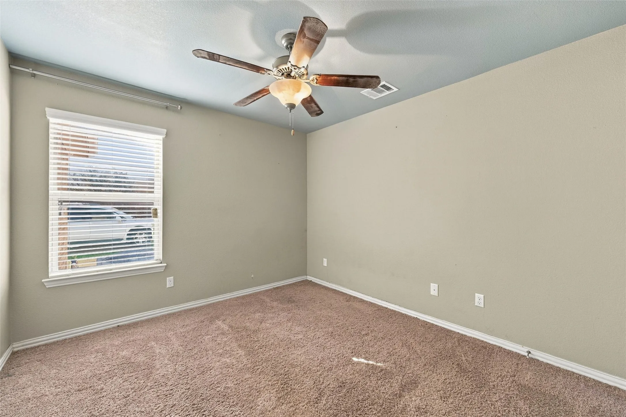 Single Family Residence For Sale in Mc Lennan County , 112 Oak Meadow Trail, Waco, Texas 76657, 4 Bedroom, 3 Bathroom, 2 Garage spaces, 2,271 Sqft, built in 2013, mls#21397135, Real Estate Agent in Waco, Homes For Sale in Mc Lennan county, Homes For Sale in Waco, Realtor in Waco Texas, Real Estate Brokerage Independent Realty Texas, Luminita Cordes Realtor
