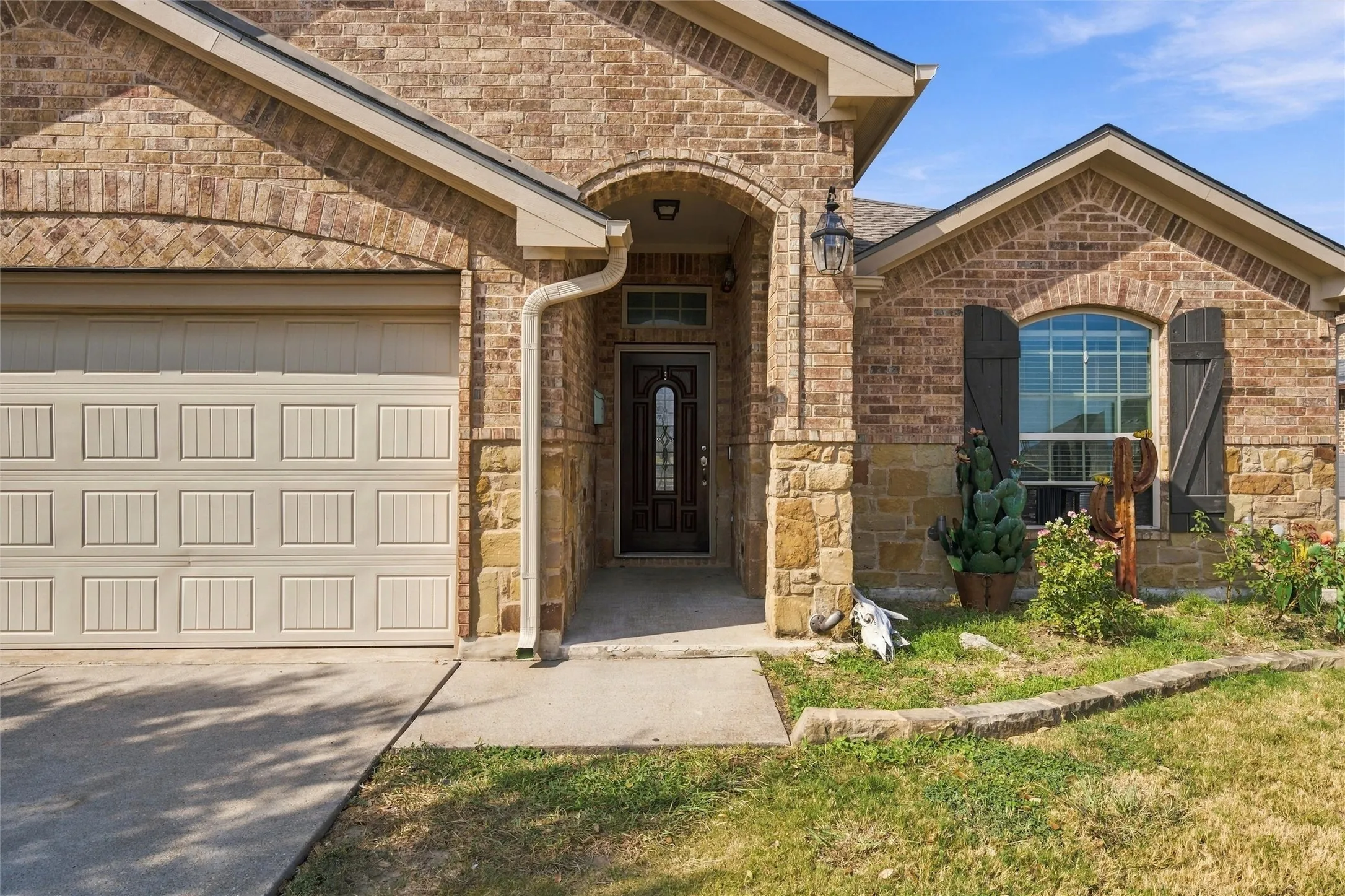 Single Family Residence For Sale in Mc Lennan County , 112 Oak Meadow Trail, Waco, Texas 76657, 4 Bedroom, 3 Bathroom, 2 Garage spaces, 2,271 Sqft, built in 2013, mls#21397135, Real Estate Agent in Waco, Homes For Sale in Mc Lennan county, Homes For Sale in Waco, Realtor in Waco Texas, Real Estate Brokerage Independent Realty Texas, Luminita Cordes Realtor