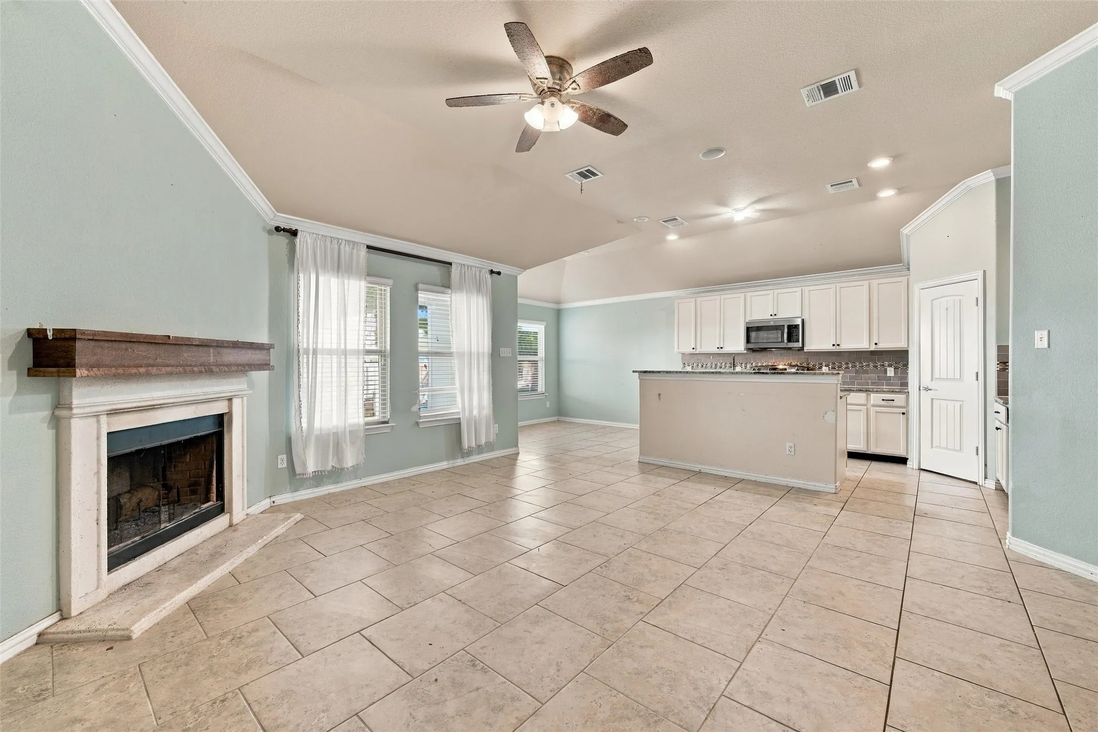 Single Family Residence For Sale in Mc Lennan County , 112 Oak Meadow Trail, Waco, Texas 76657, 4 Bedroom, 3 Bathroom, 2 Garage spaces, 2,271 Sqft, built in 2013, mls#21397135, Real Estate Agent in Waco, Homes For Sale in Mc Lennan county, Homes For Sale in Waco, Realtor in Waco Texas, Real Estate Brokerage Independent Realty Texas, Luminita Cordes Realtor