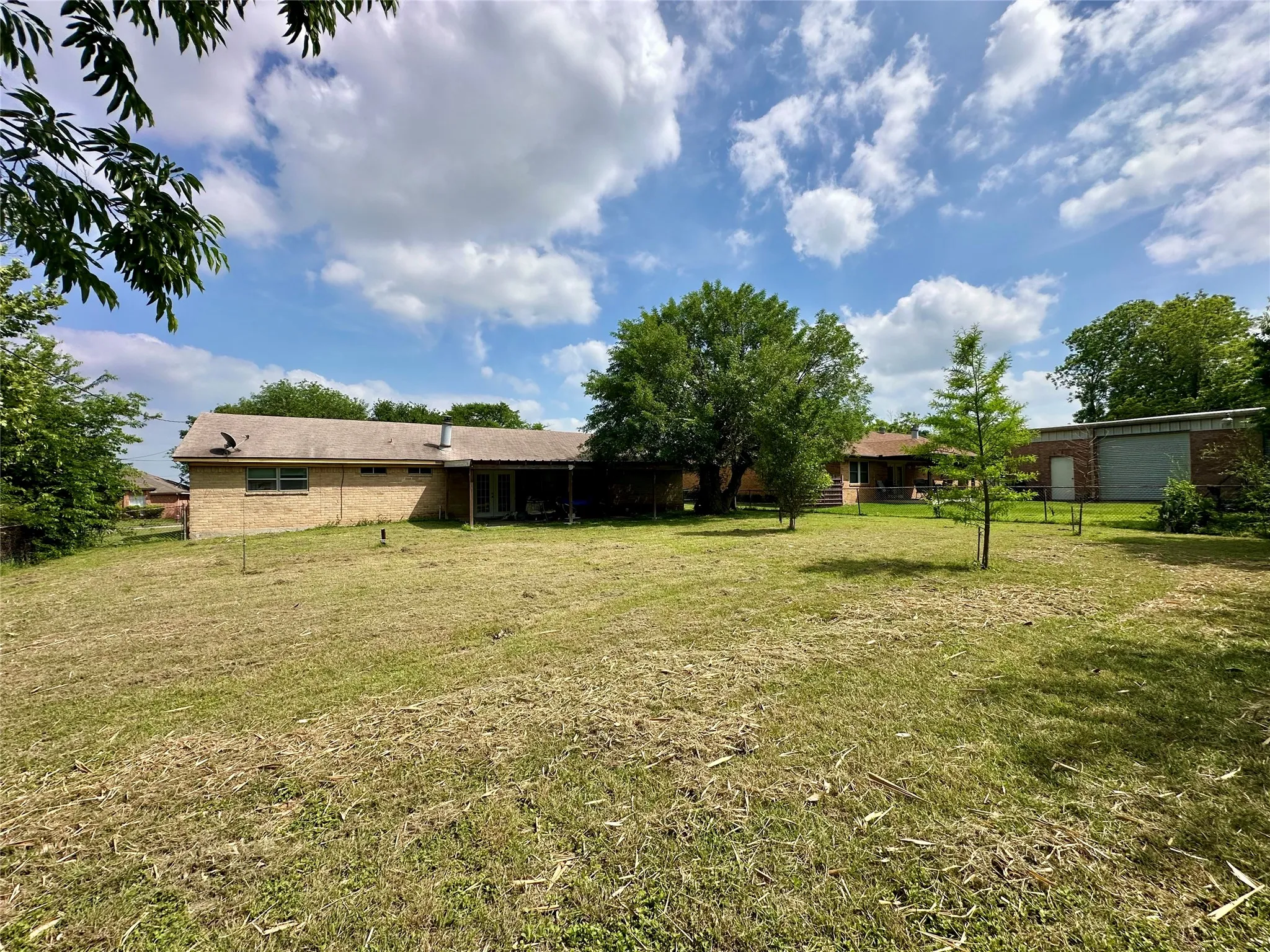 Single Family Residence For Sale in Mc Lennan County , 713 Rolling Hills Drive, Hewitt, Texas 76643, 3 Bedroom, 2 Bathroom, Garage spaces, 1,304 Sqft, built in 1978, mls#21397311, Real Estate Agent in Hewitt, Homes For Sale in Mc Lennan county, Homes For Sale in Hewitt, Realtor in Hewitt Texas, Real Estate Brokerage Independent Realty Texas, Luminita Cordes Realtor