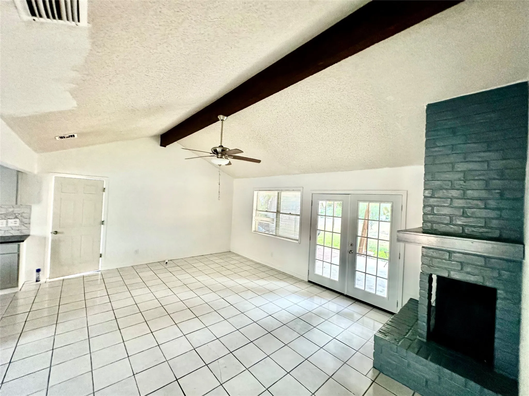 Single Family Residence For Sale in Mc Lennan County , 713 Rolling Hills Drive, Hewitt, Texas 76643, 3 Bedroom, 2 Bathroom, Garage spaces, 1,304 Sqft, built in 1978, mls#21397311, Real Estate Agent in Hewitt, Homes For Sale in Mc Lennan county, Homes For Sale in Hewitt, Realtor in Hewitt Texas, Real Estate Brokerage Independent Realty Texas, Luminita Cordes Realtor