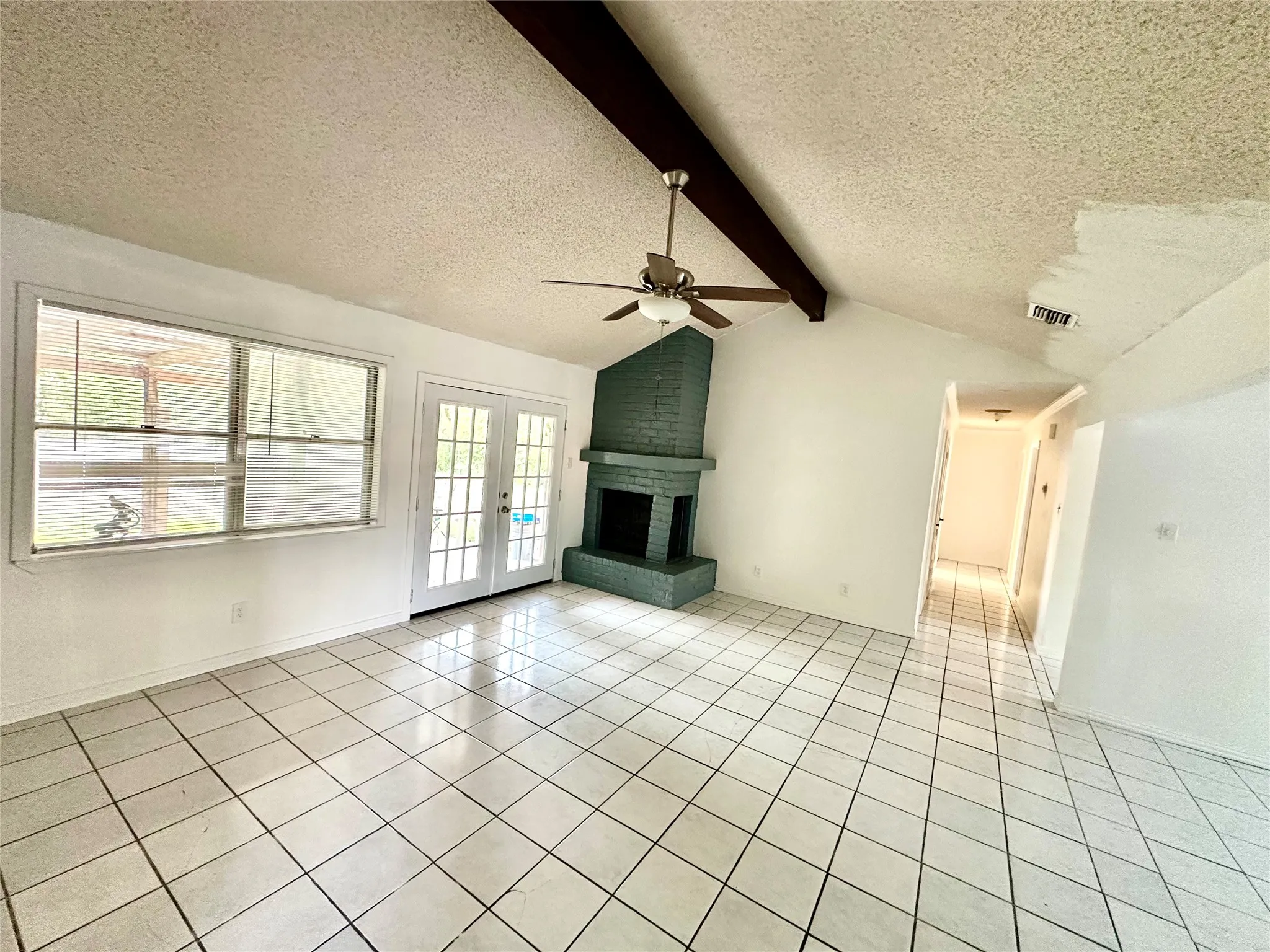 Single Family Residence For Sale in Mc Lennan County , 713 Rolling Hills Drive, Hewitt, Texas 76643, 3 Bedroom, 2 Bathroom, Garage spaces, 1,304 Sqft, built in 1978, mls#21397311, Real Estate Agent in Hewitt, Homes For Sale in Mc Lennan county, Homes For Sale in Hewitt, Realtor in Hewitt Texas, Real Estate Brokerage Independent Realty Texas, Luminita Cordes Realtor