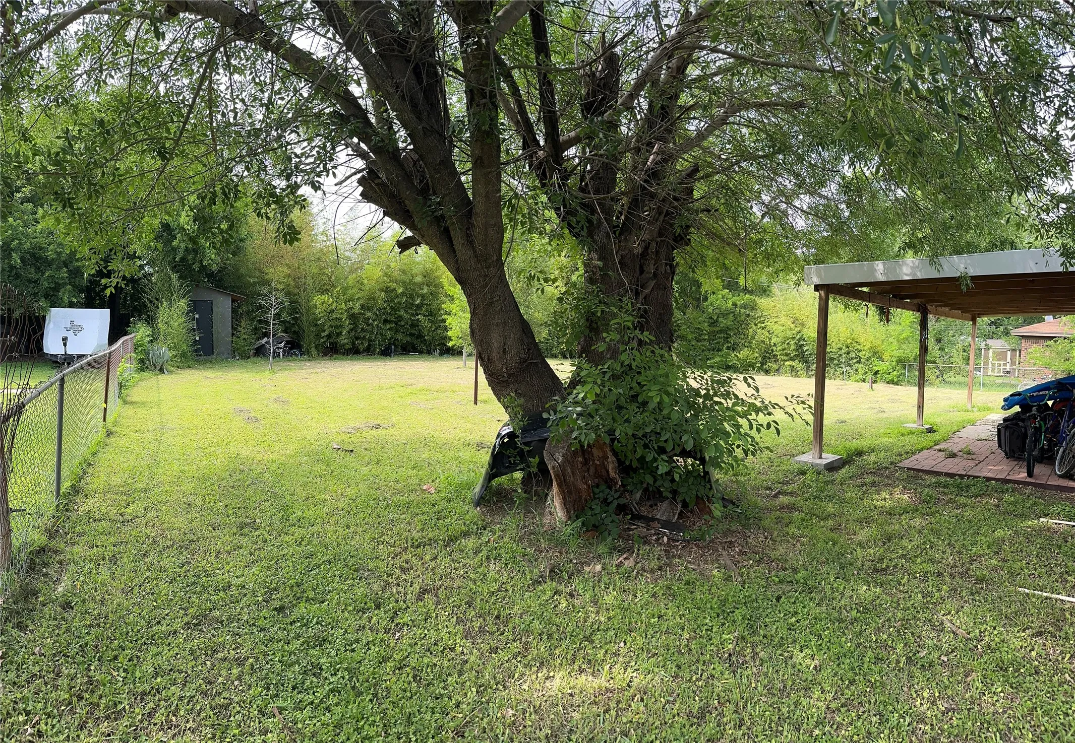 Single Family Residence For Sale in Mc Lennan County , 713 Rolling Hills Drive, Hewitt, Texas 76643, 3 Bedroom, 2 Bathroom, Garage spaces, 1,304 Sqft, built in 1978, mls#21397311, Real Estate Agent in Hewitt, Homes For Sale in Mc Lennan county, Homes For Sale in Hewitt, Realtor in Hewitt Texas, Real Estate Brokerage Independent Realty Texas, Luminita Cordes Realtor