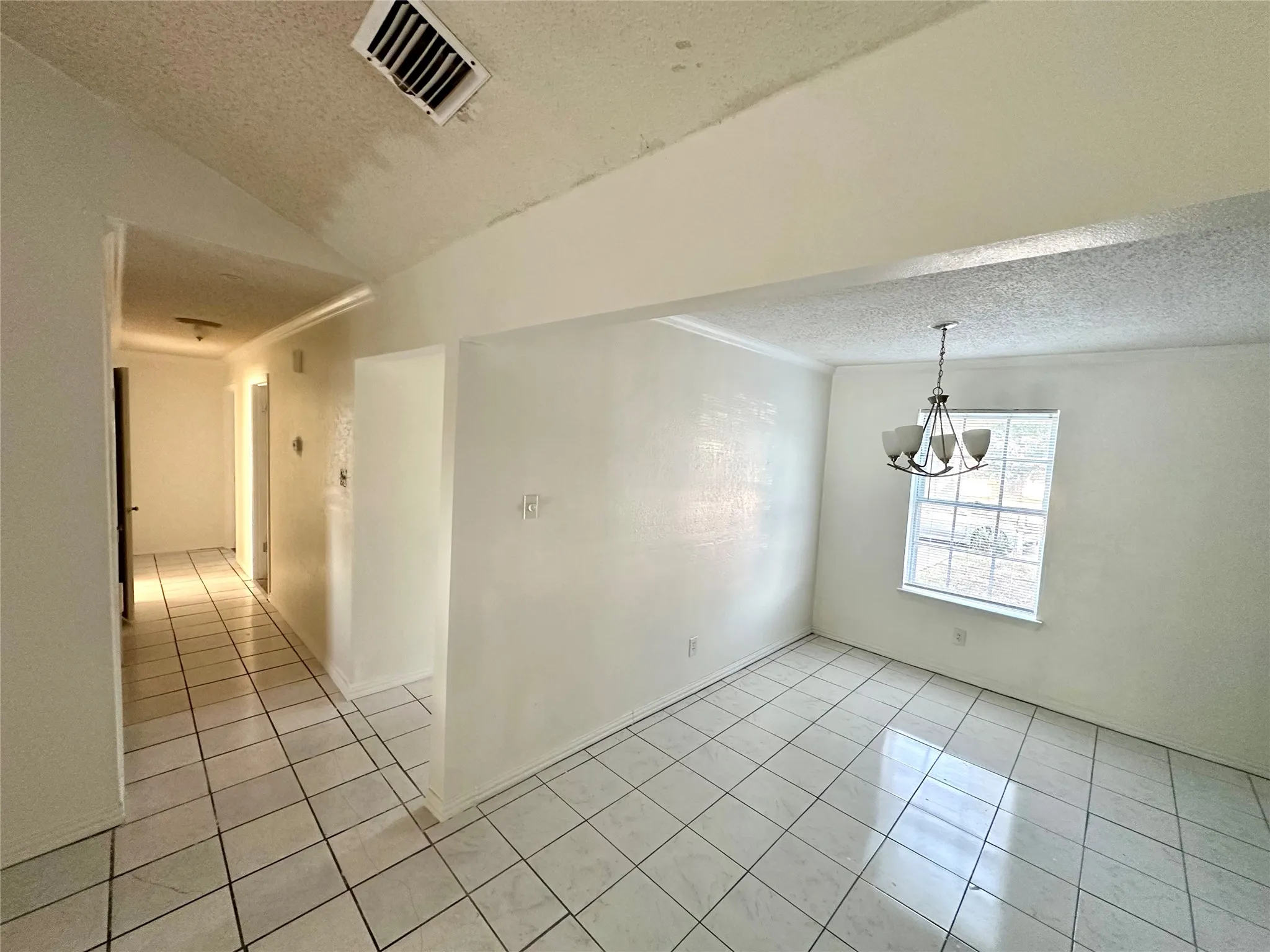 Single Family Residence For Sale in Mc Lennan County , 713 Rolling Hills Drive, Hewitt, Texas 76643, 3 Bedroom, 2 Bathroom, Garage spaces, 1,304 Sqft, built in 1978, mls#21397311, Real Estate Agent in Hewitt, Homes For Sale in Mc Lennan county, Homes For Sale in Hewitt, Realtor in Hewitt Texas, Real Estate Brokerage Independent Realty Texas, Luminita Cordes Realtor