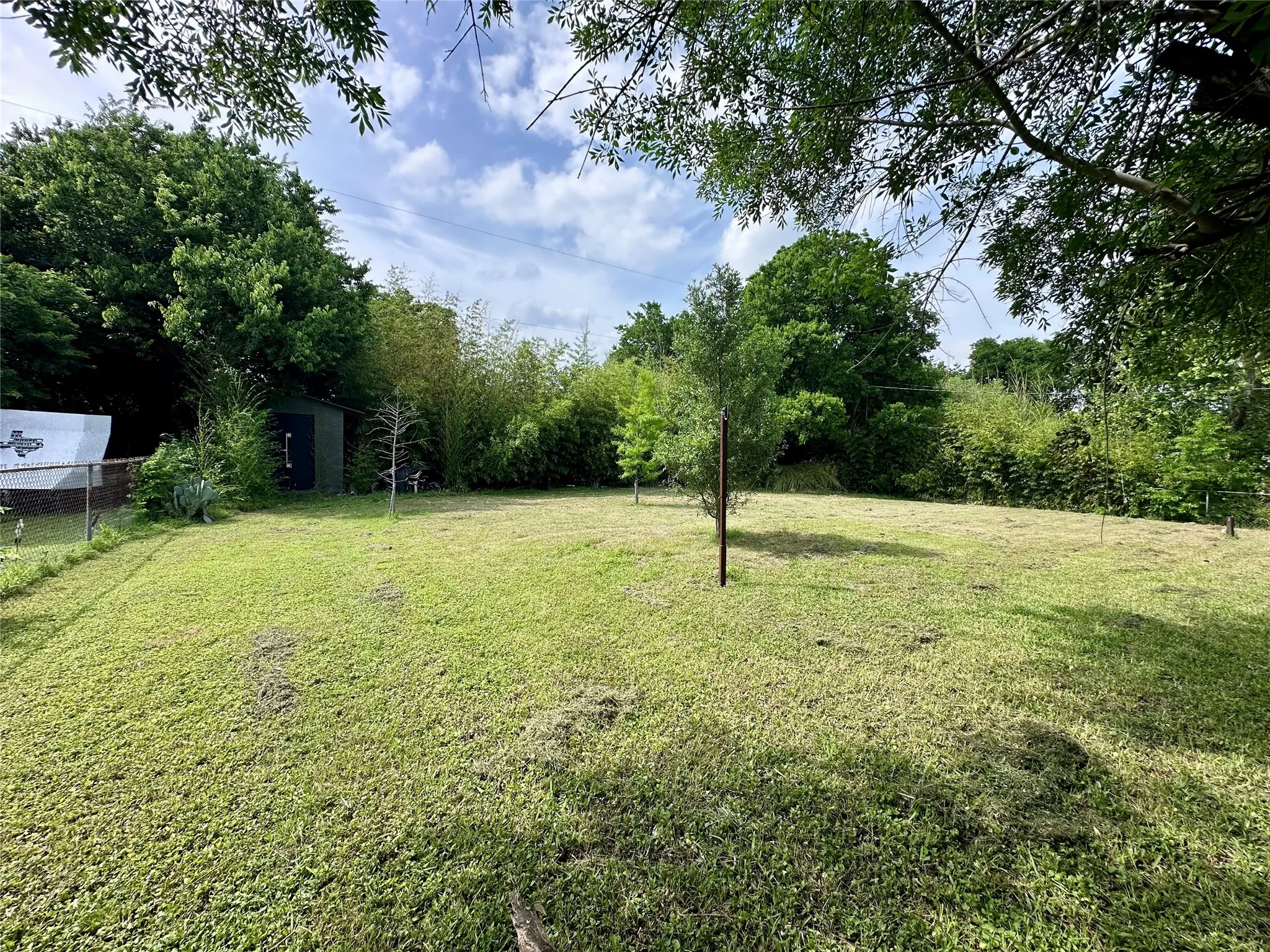 Single Family Residence For Sale in Mc Lennan County , 713 Rolling Hills Drive, Hewitt, Texas 76643, 3 Bedroom, 2 Bathroom, Garage spaces, 1,304 Sqft, built in 1978, mls#21397311, Real Estate Agent in Hewitt, Homes For Sale in Mc Lennan county, Homes For Sale in Hewitt, Realtor in Hewitt Texas, Real Estate Brokerage Independent Realty Texas, Luminita Cordes Realtor