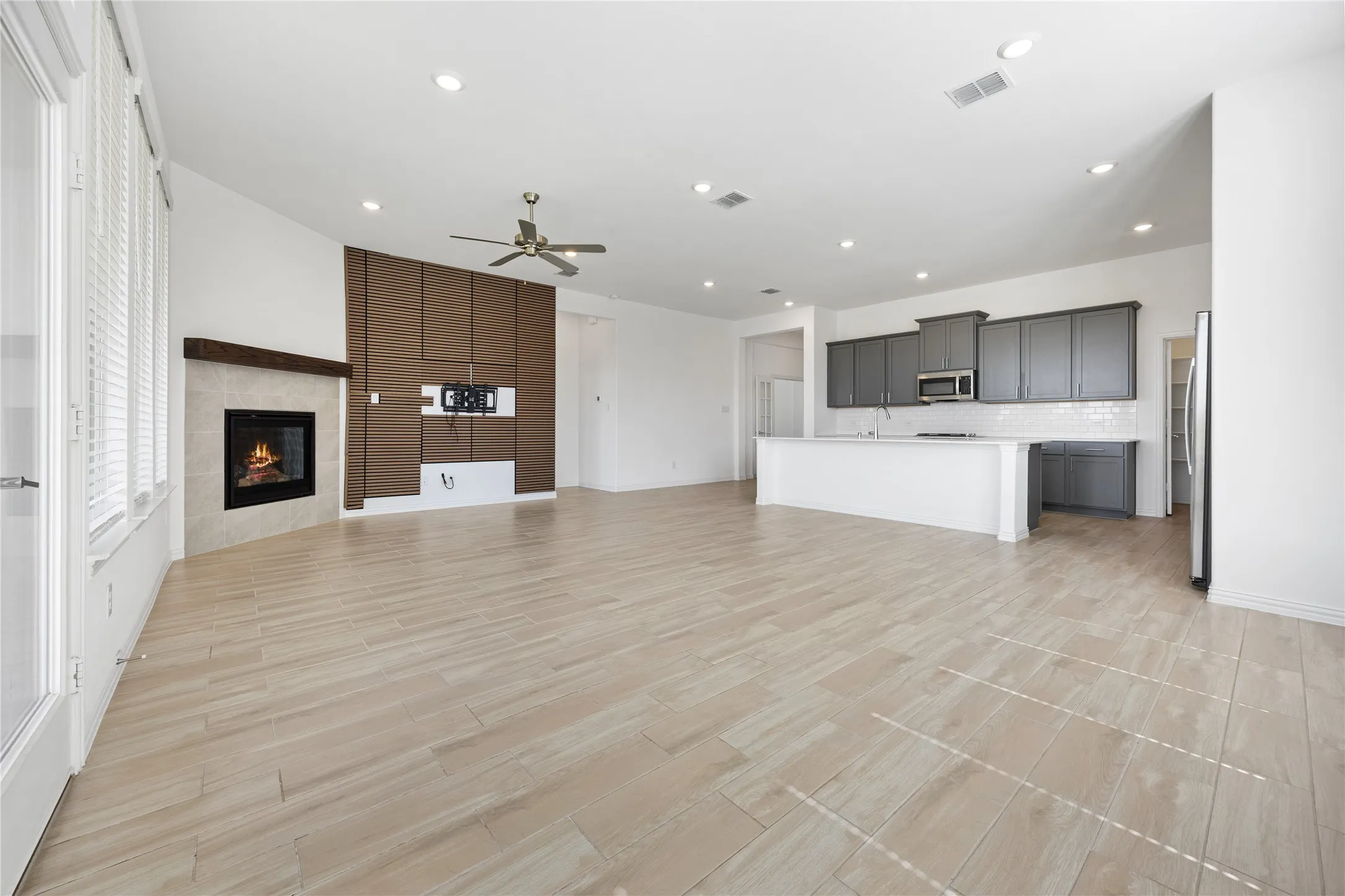 Single Family Residence For Sale in Tarrant County , 2908 Edgerton Road, Fort Worth, Texas 76179, 4 Bedroom, 3 Bathroom, 2 Garage spaces, 2,382 Sqft, built in 2024, mls#21397314, Real Estate Agent in Fort Worth, Homes For Sale in Tarrant county, Homes For Sale in Fort Worth, Realtor in Fort Worth Texas, Real Estate Brokerage Independent Realty Texas, Luminita Cordes Realtor