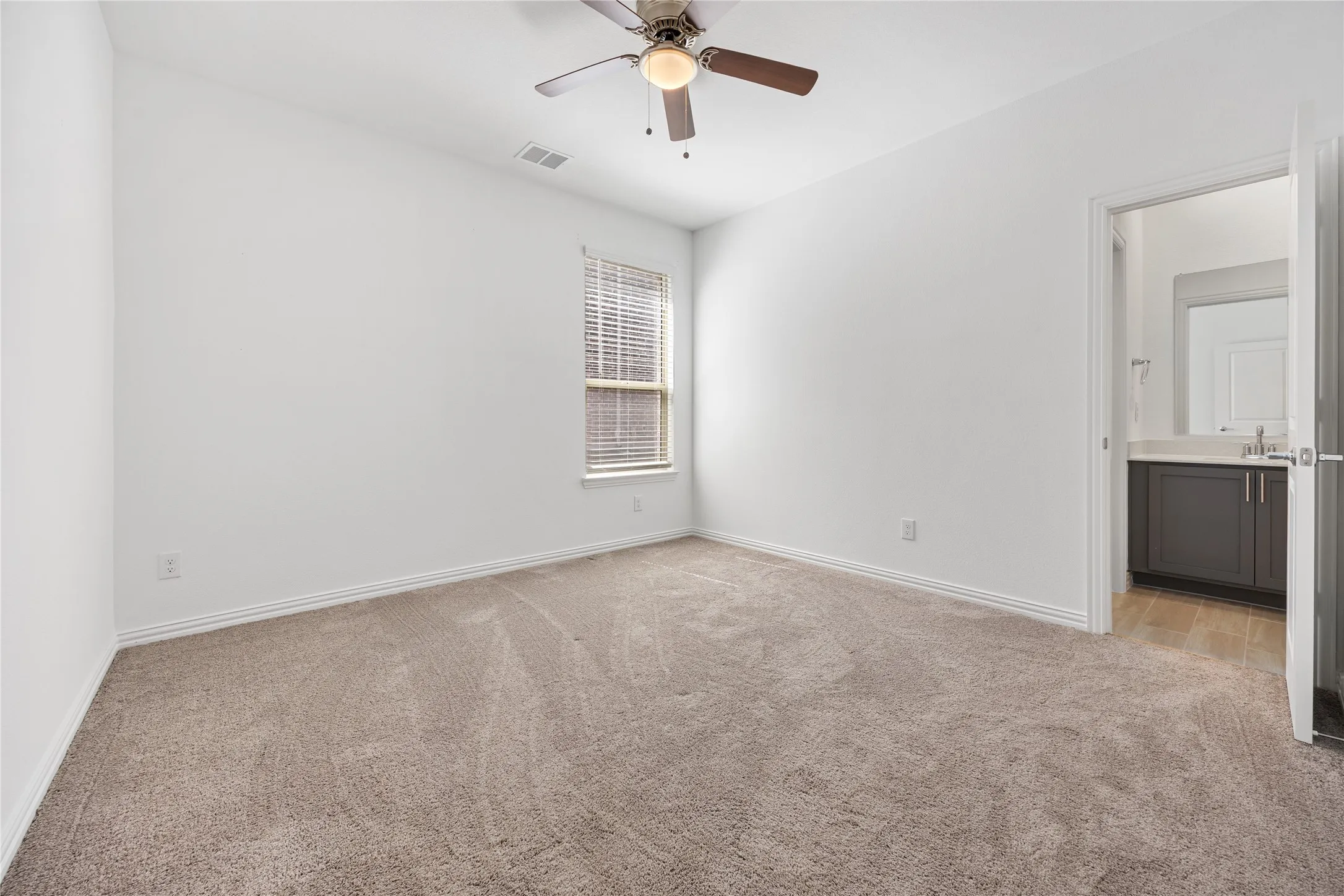 Single Family Residence For Sale in Tarrant County , 2908 Edgerton Road, Fort Worth, Texas 76179, 4 Bedroom, 3 Bathroom, 2 Garage spaces, 2,382 Sqft, built in 2024, mls#21397314, Real Estate Agent in Fort Worth, Homes For Sale in Tarrant county, Homes For Sale in Fort Worth, Realtor in Fort Worth Texas, Real Estate Brokerage Independent Realty Texas, Luminita Cordes Realtor
