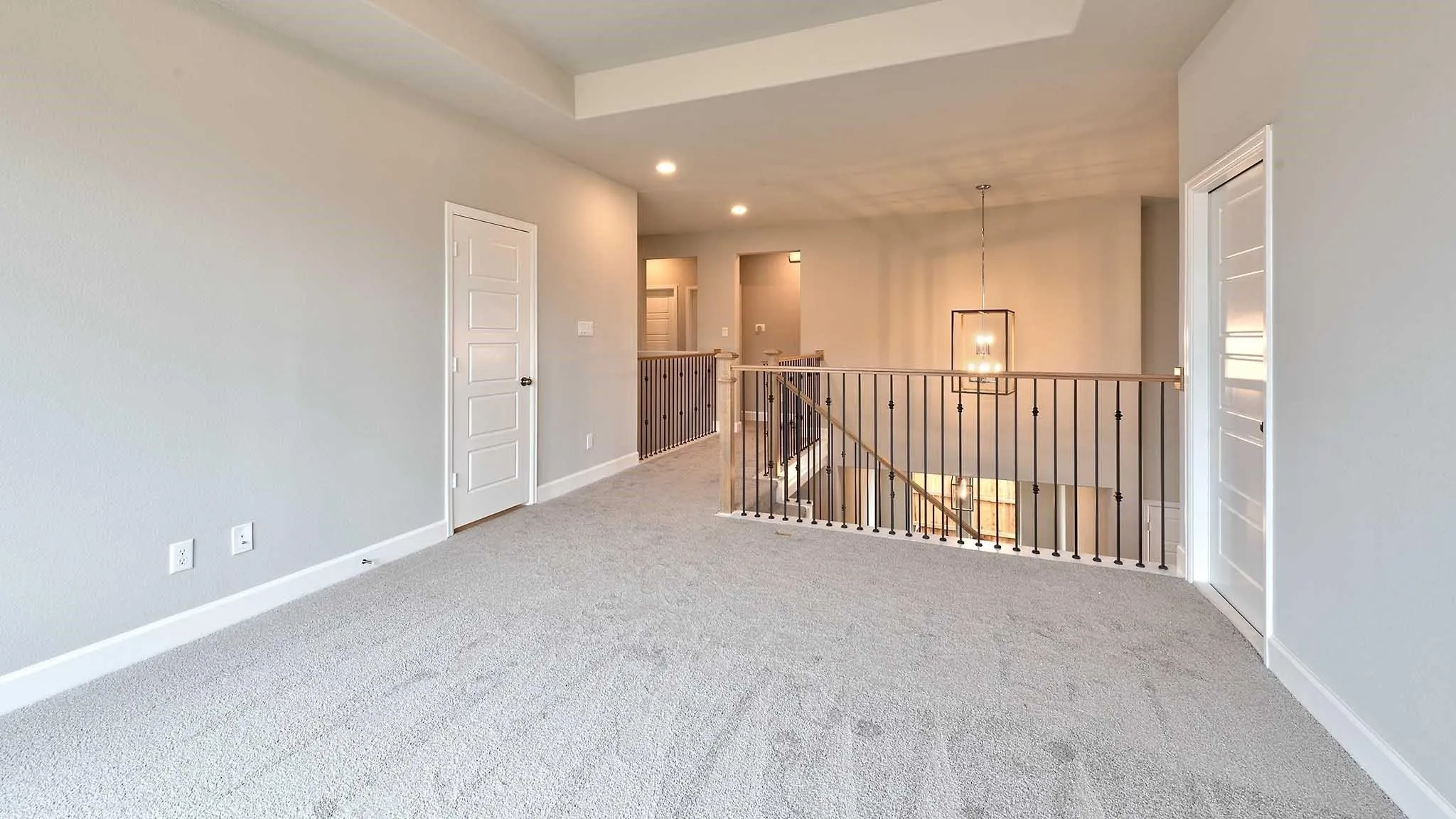 Tray ceiling with recessed lighting