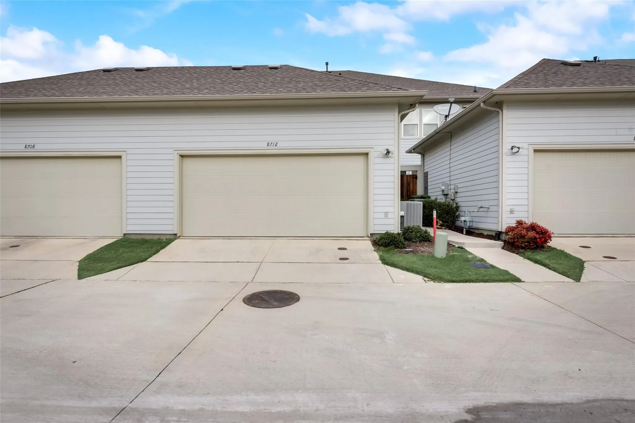 Townhouse For Rent in Tarrant County , 8712 Ice House Drive, North Richland Hills, Texas 76180, 2 Bedroom, 3 Bathroom, 2 Garage spaces, 1,960 Sqft, built in 2018, mls#21397306, Real Estate Agent in North Richland Hills, Homes For Rent in Tarrant county, Homes For Rent in North Richland Hills, Realtor in North Richland Hills Texas, Real Estate Brokerage Independent Realty Texas, Luminita Cordes Realtor