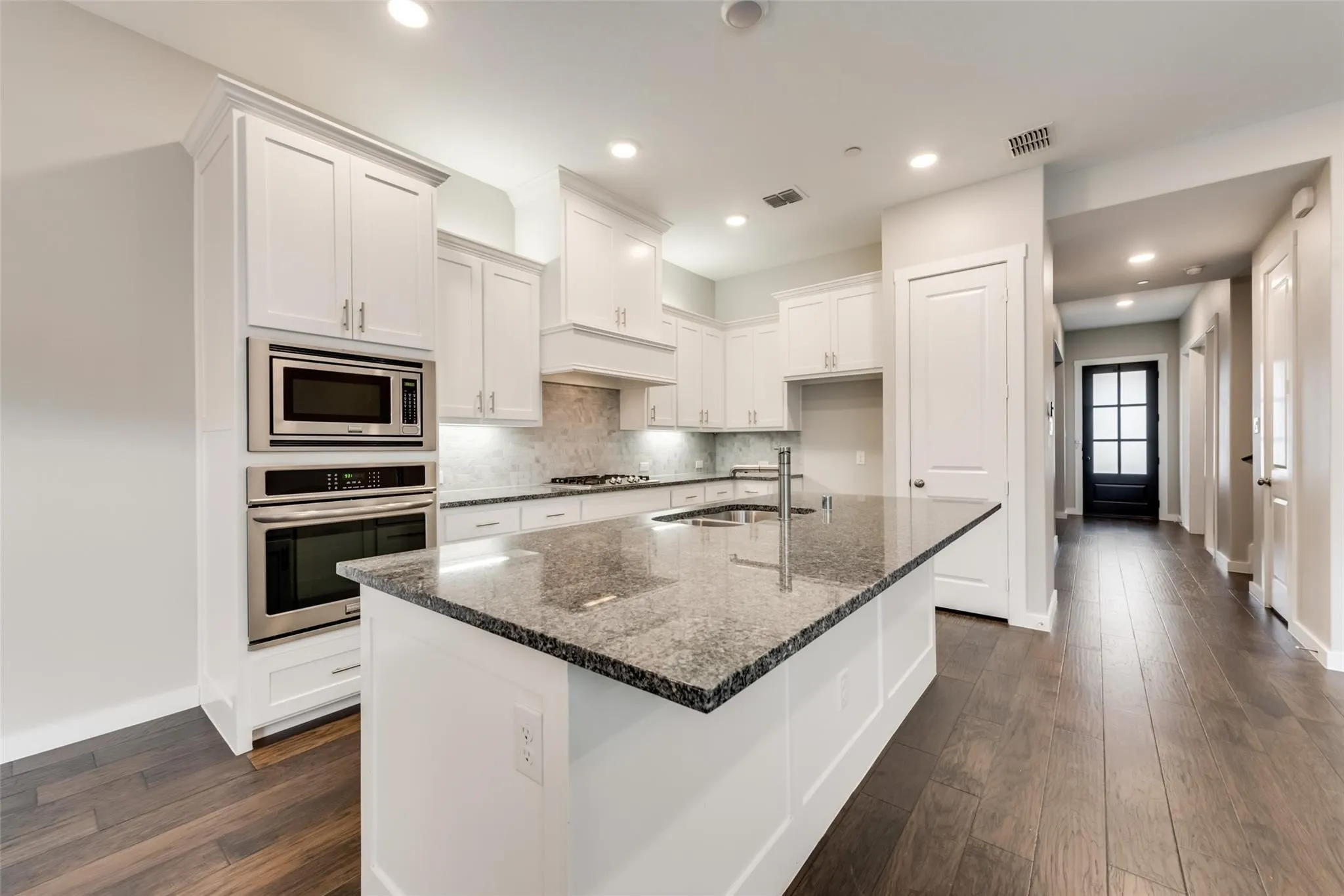 Townhouse For Rent in Tarrant County , 8712 Ice House Drive, North Richland Hills, Texas 76180, 2 Bedroom, 3 Bathroom, 2 Garage spaces, 1,960 Sqft, built in 2018, mls#21397306, Real Estate Agent in North Richland Hills, Homes For Rent in Tarrant county, Homes For Rent in North Richland Hills, Realtor in North Richland Hills Texas, Real Estate Brokerage Independent Realty Texas, Luminita Cordes Realtor