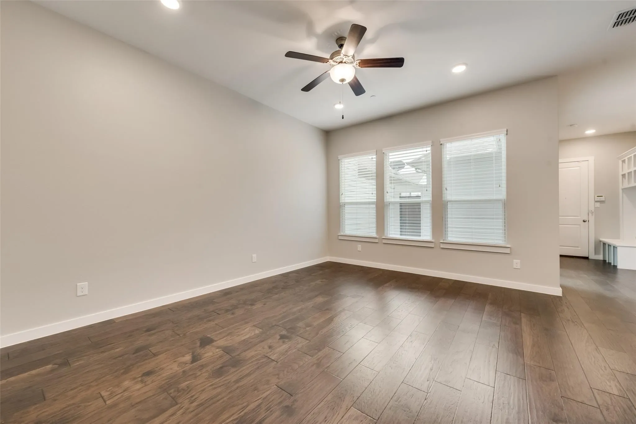 Townhouse For Rent in Tarrant County , 8712 Ice House Drive, North Richland Hills, Texas 76180, 2 Bedroom, 3 Bathroom, 2 Garage spaces, 1,960 Sqft, built in 2018, mls#21397306, Real Estate Agent in North Richland Hills, Homes For Rent in Tarrant county, Homes For Rent in North Richland Hills, Realtor in North Richland Hills Texas, Real Estate Brokerage Independent Realty Texas, Luminita Cordes Realtor