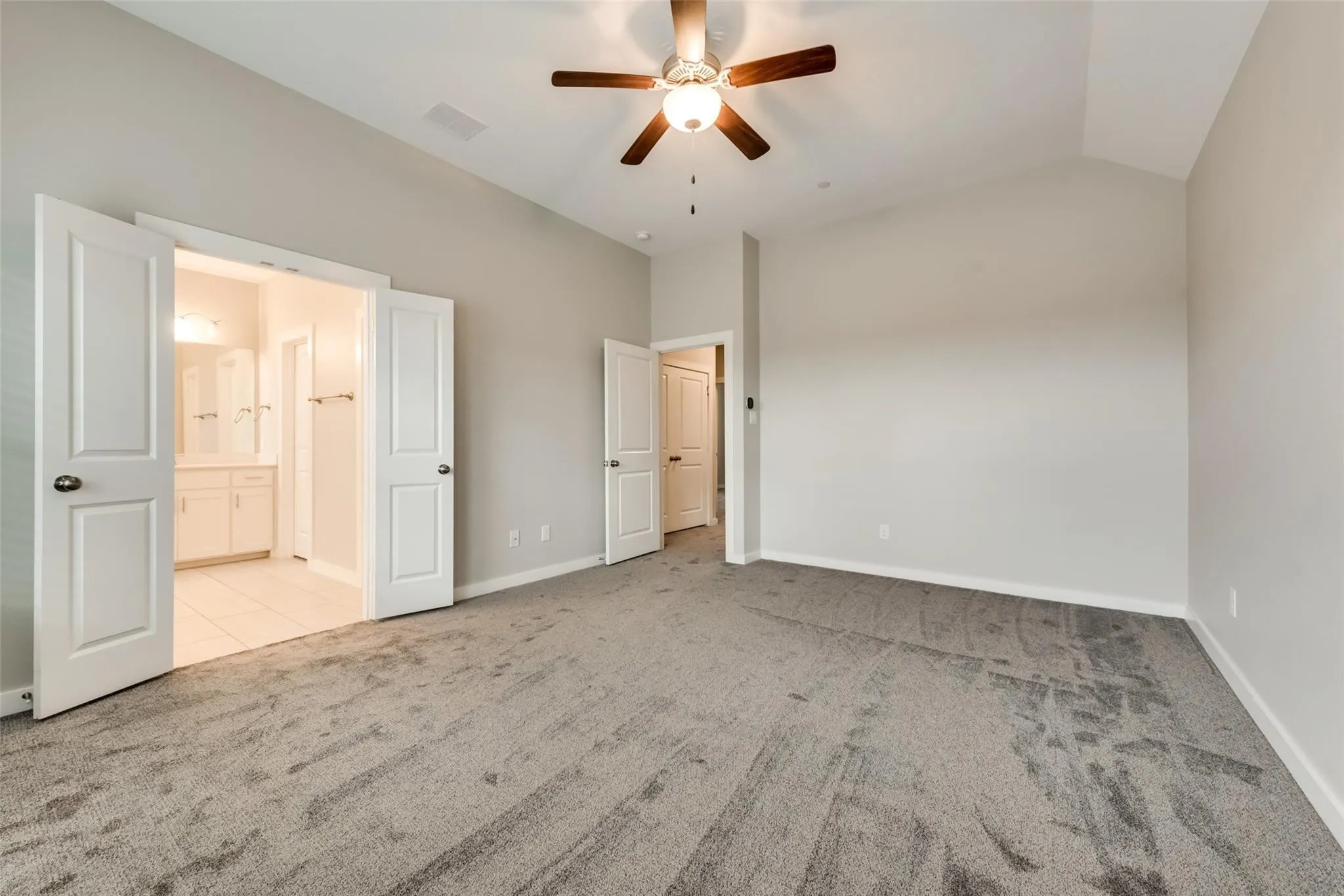 Townhouse For Rent in Tarrant County , 8712 Ice House Drive, North Richland Hills, Texas 76180, 2 Bedroom, 3 Bathroom, 2 Garage spaces, 1,960 Sqft, built in 2018, mls#21397306, Real Estate Agent in North Richland Hills, Homes For Rent in Tarrant county, Homes For Rent in North Richland Hills, Realtor in North Richland Hills Texas, Real Estate Brokerage Independent Realty Texas, Luminita Cordes Realtor