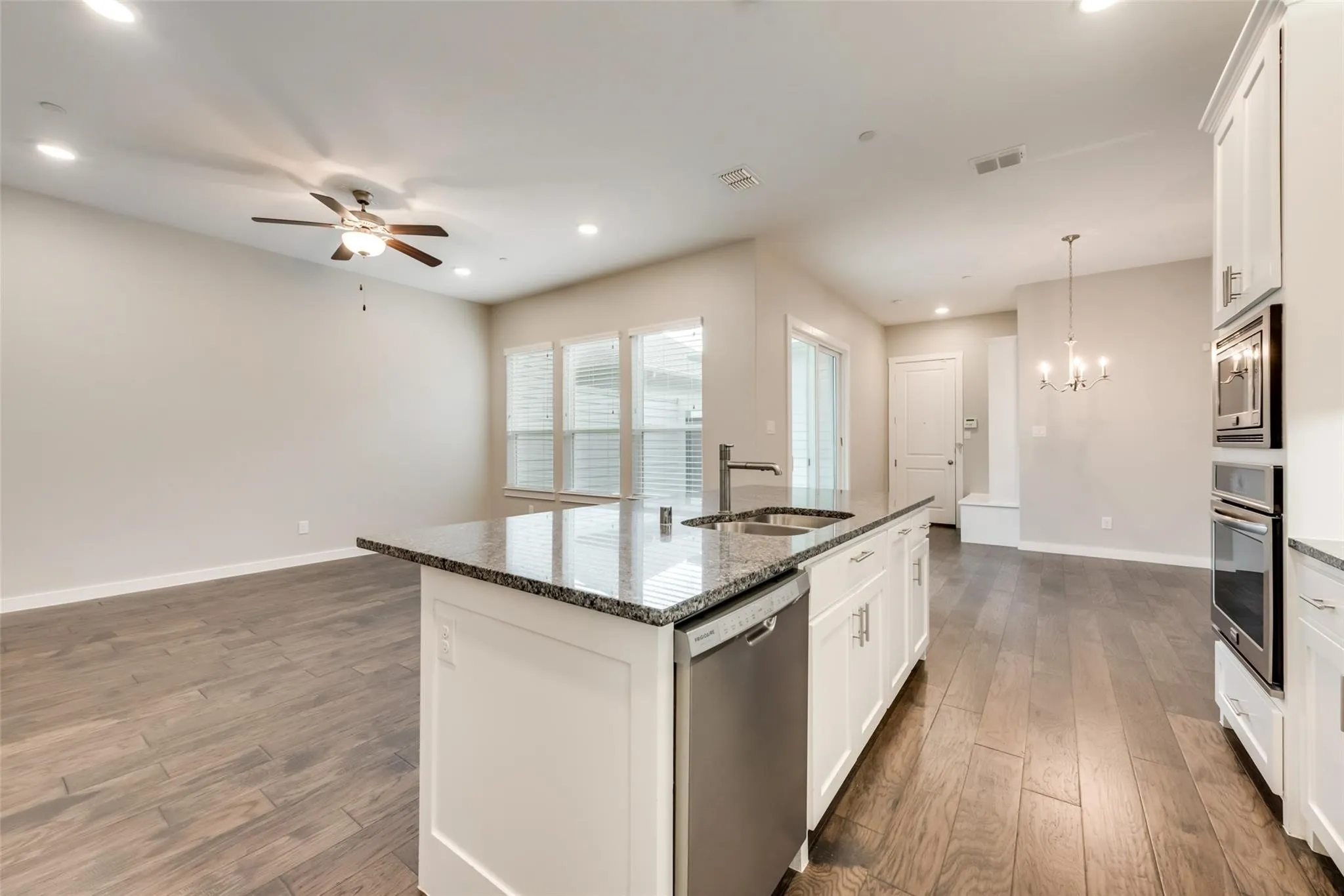 Townhouse For Rent in Tarrant County , 8712 Ice House Drive, North Richland Hills, Texas 76180, 2 Bedroom, 3 Bathroom, 2 Garage spaces, 1,960 Sqft, built in 2018, mls#21397306, Real Estate Agent in North Richland Hills, Homes For Rent in Tarrant county, Homes For Rent in North Richland Hills, Realtor in North Richland Hills Texas, Real Estate Brokerage Independent Realty Texas, Luminita Cordes Realtor