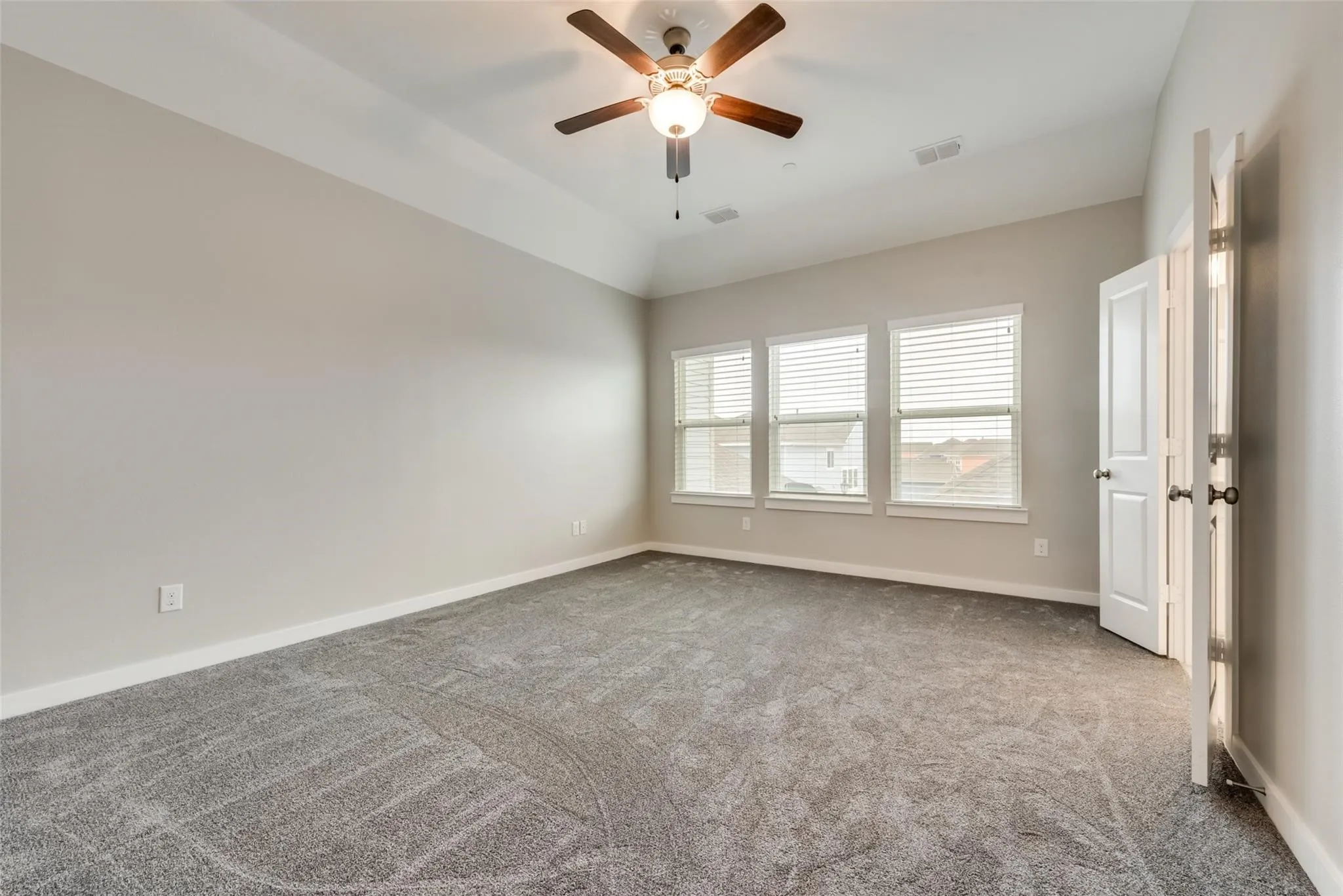 Townhouse For Rent in Tarrant County , 8712 Ice House Drive, North Richland Hills, Texas 76180, 2 Bedroom, 3 Bathroom, 2 Garage spaces, 1,960 Sqft, built in 2018, mls#21397306, Real Estate Agent in North Richland Hills, Homes For Rent in Tarrant county, Homes For Rent in North Richland Hills, Realtor in North Richland Hills Texas, Real Estate Brokerage Independent Realty Texas, Luminita Cordes Realtor