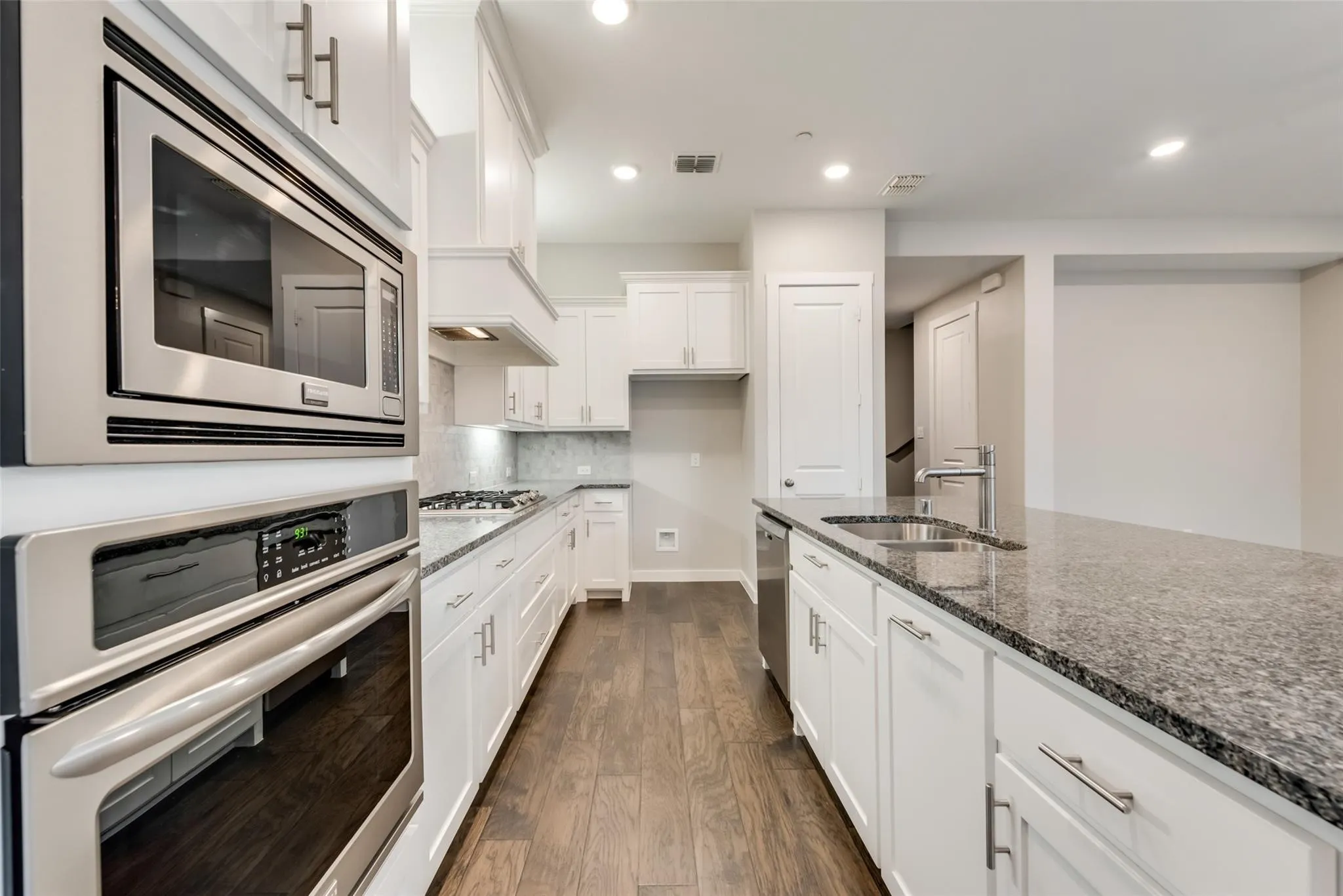 Townhouse For Rent in Tarrant County , 8712 Ice House Drive, North Richland Hills, Texas 76180, 2 Bedroom, 3 Bathroom, 2 Garage spaces, 1,960 Sqft, built in 2018, mls#21397306, Real Estate Agent in North Richland Hills, Homes For Rent in Tarrant county, Homes For Rent in North Richland Hills, Realtor in North Richland Hills Texas, Real Estate Brokerage Independent Realty Texas, Luminita Cordes Realtor