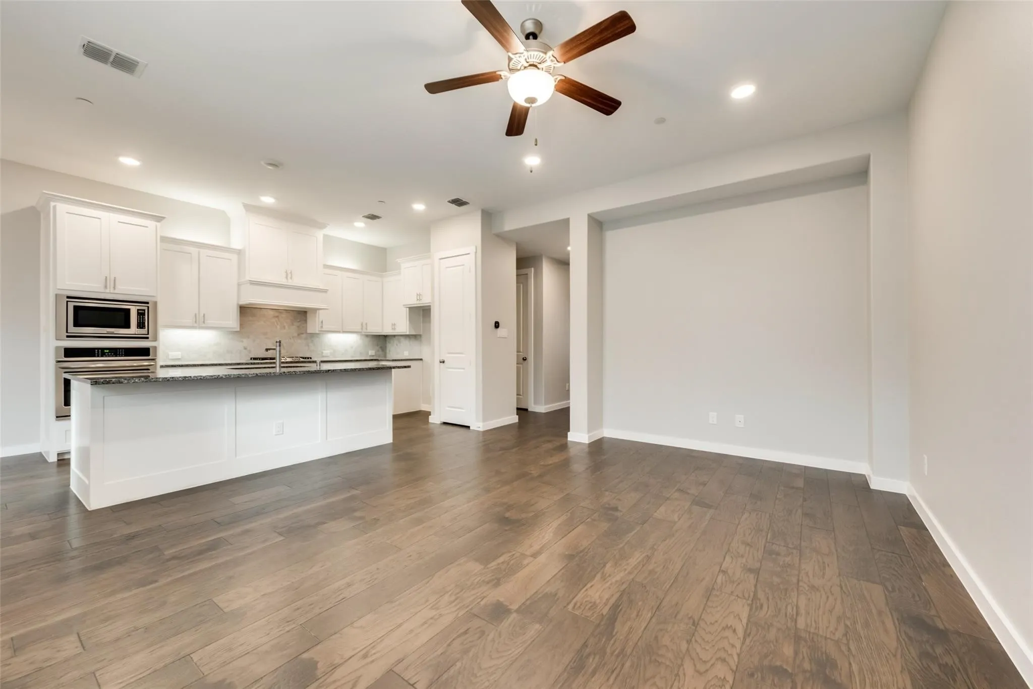 Townhouse For Rent in Tarrant County , 8712 Ice House Drive, North Richland Hills, Texas 76180, 2 Bedroom, 3 Bathroom, 2 Garage spaces, 1,960 Sqft, built in 2018, mls#21397306, Real Estate Agent in North Richland Hills, Homes For Rent in Tarrant county, Homes For Rent in North Richland Hills, Realtor in North Richland Hills Texas, Real Estate Brokerage Independent Realty Texas, Luminita Cordes Realtor
