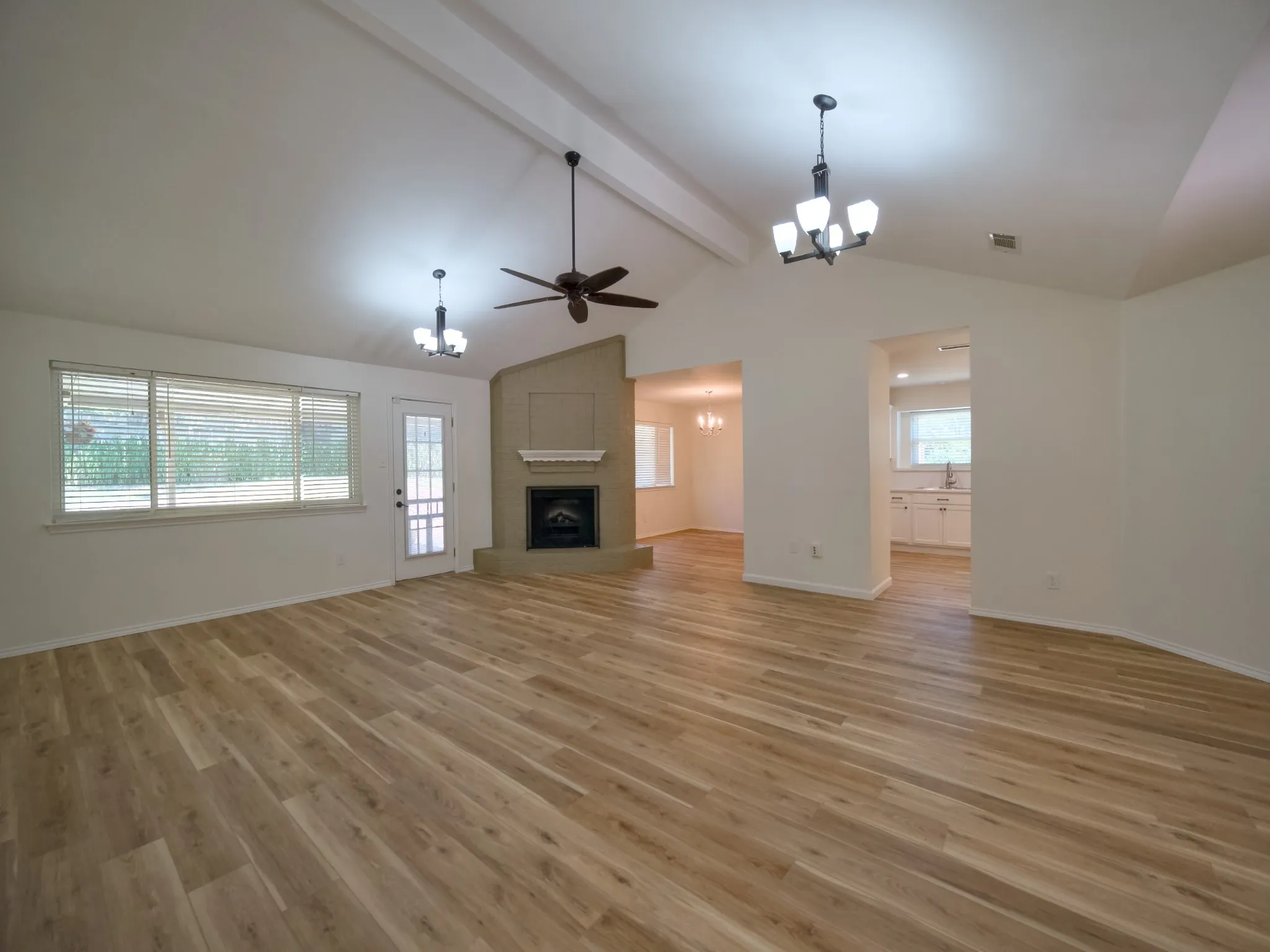 Single Family Residence For Sale in Dallas County , 2336 Carlisle Court, Grand Prairie, Texas 75052, 3 Bedroom, 2 Bathroom, 2 Garage spaces, 1,802 Sqft, built in 1985, mls#21387330, Real Estate Agent in Grand Prairie, Homes For Sale in Dallas county, Homes For Sale in Grand Prairie, Realtor in Grand Prairie Texas, Real Estate Brokerage Independent Realty Texas, Luminita Cordes Realtor